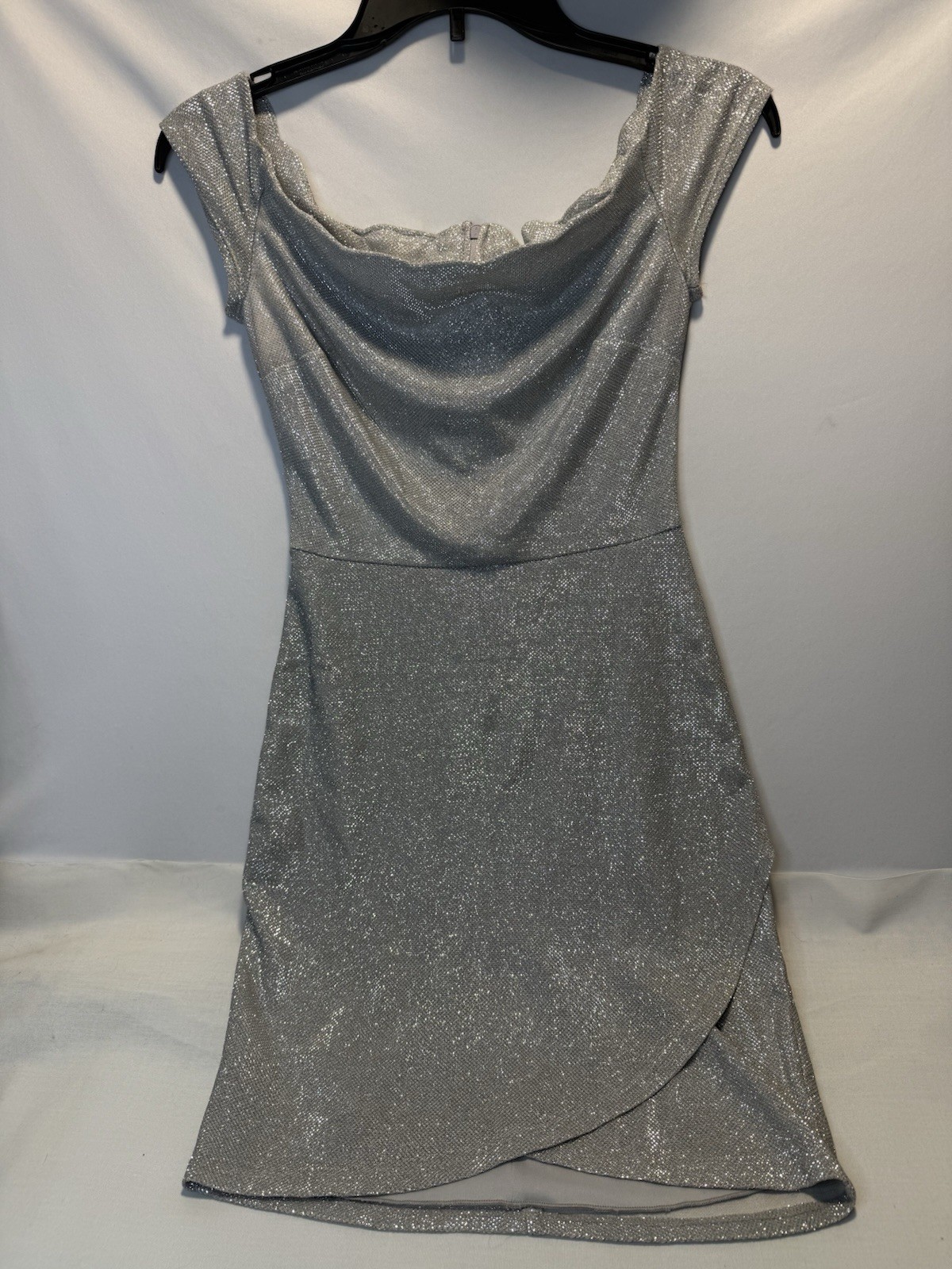 B Darlin Junior Women’s Silver Shimmer Cowl Neck Mini Dress. Size 1/2