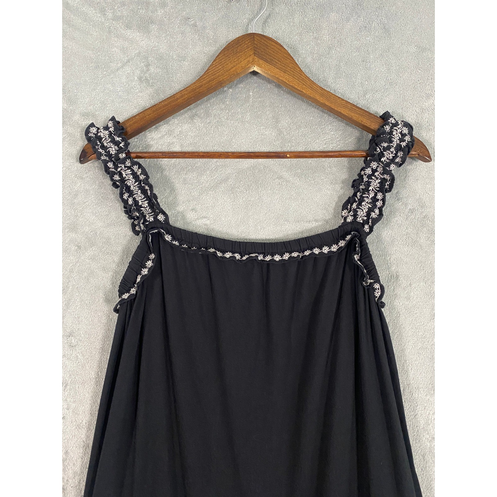 Old Navy Dress Sz M Black Ruffle Tiered Embroidered Pockets Midi Boho Coastal