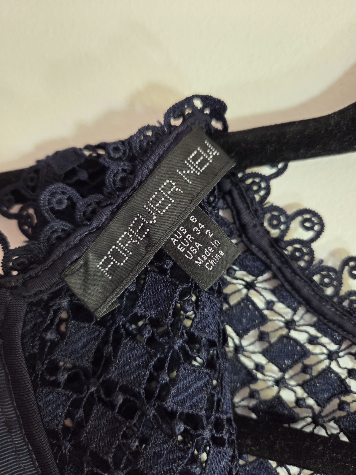 FOREVER NEW Size 8 Navy Lace Fit & Flare Sleeveless Knee Length Dress