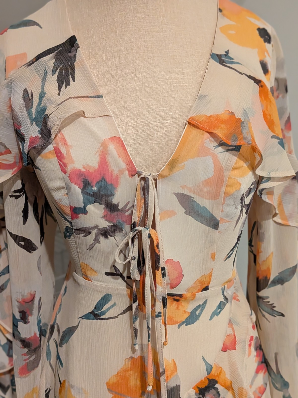 BCBGeneration Floral Mini Dress Lace-Up Front Ruffle Sleeve Open Back Sz 2 Boho