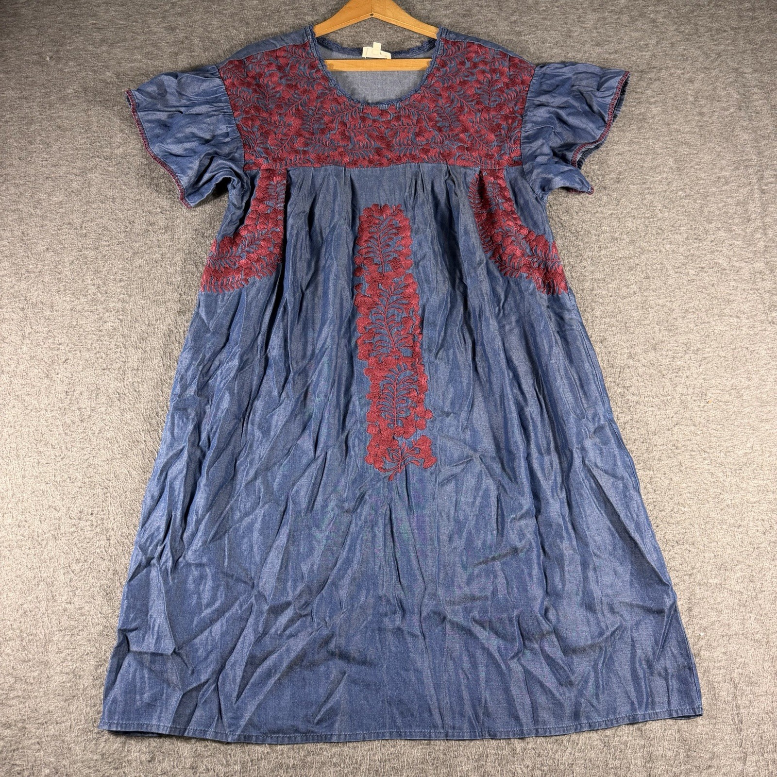 Women’s Chambray Dress Blue Floral Embroidered Boho Hippie Shift Pockets Size M