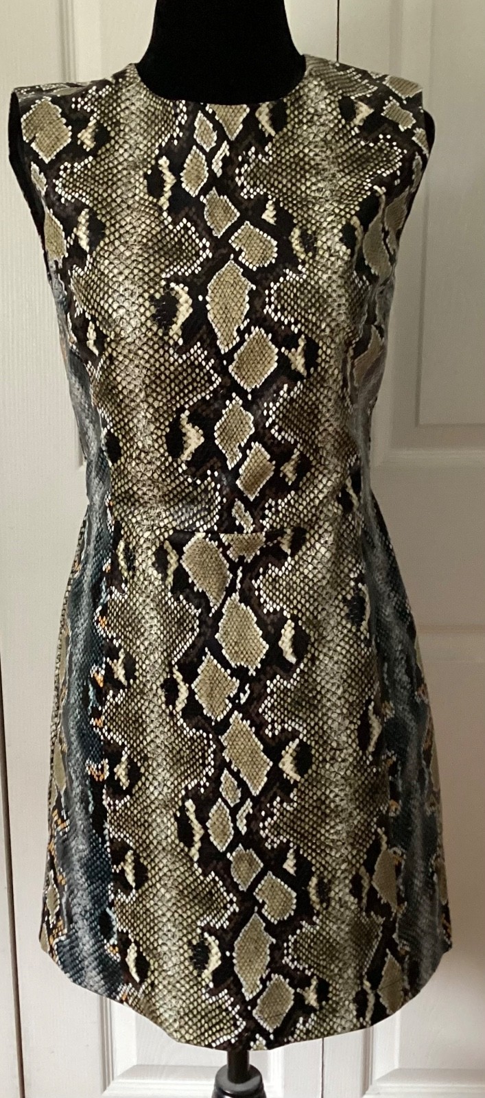 dresses for women summer , no stretch, multicolor animal print. Very Pretty.