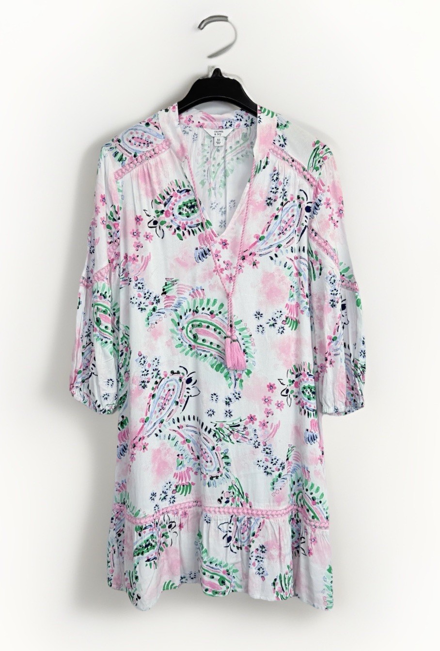 Crown & Ivy Women’s Shift Dress Size XS Pink Paisley Ruffled 3/4 Sleeve Crochet
