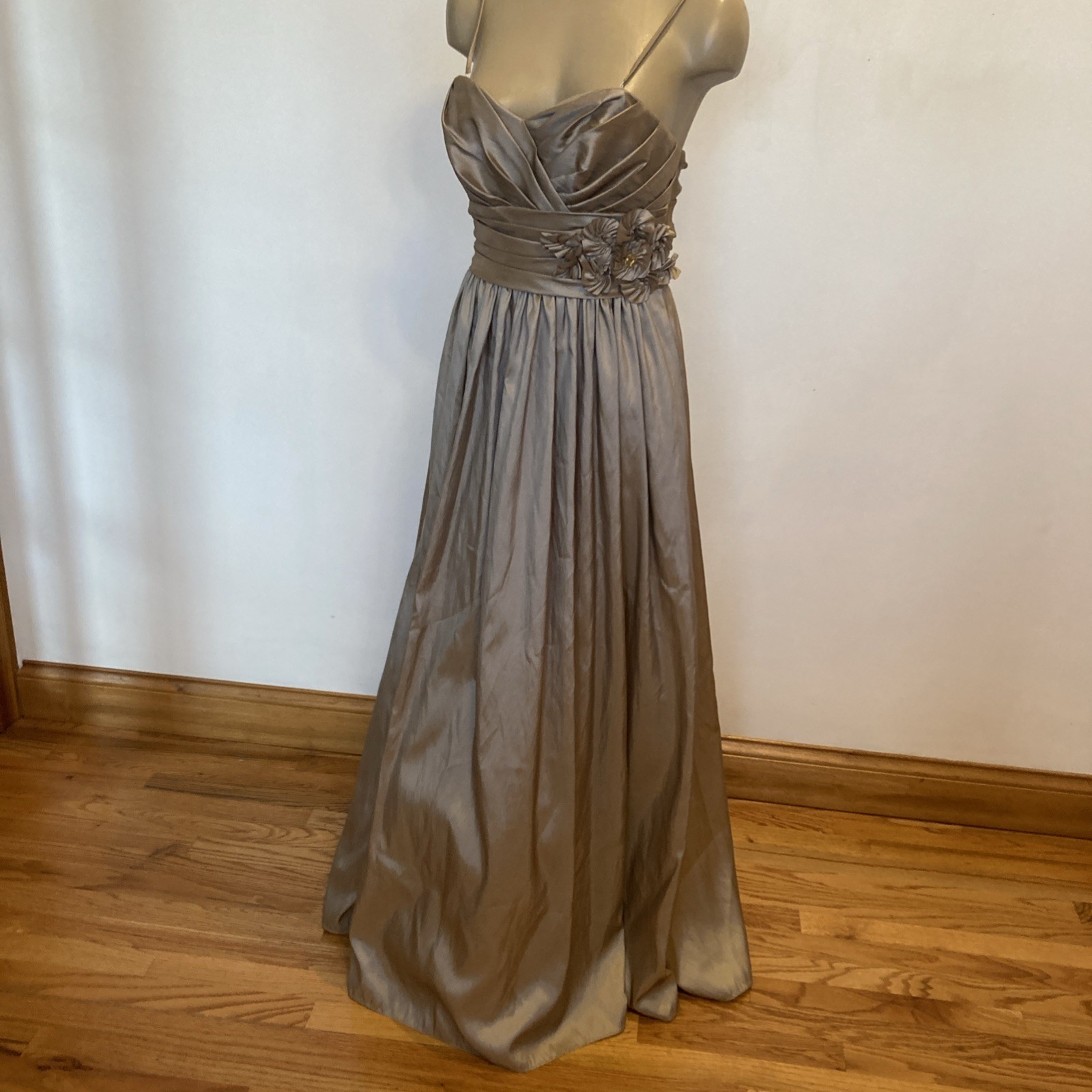 Watters and Watters size 6 beige long gown dress
