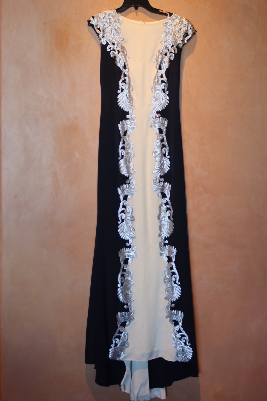 Tadashi Shoji Black Ivory Color Block Sequin Scrollwork Maxi Gown Size Small