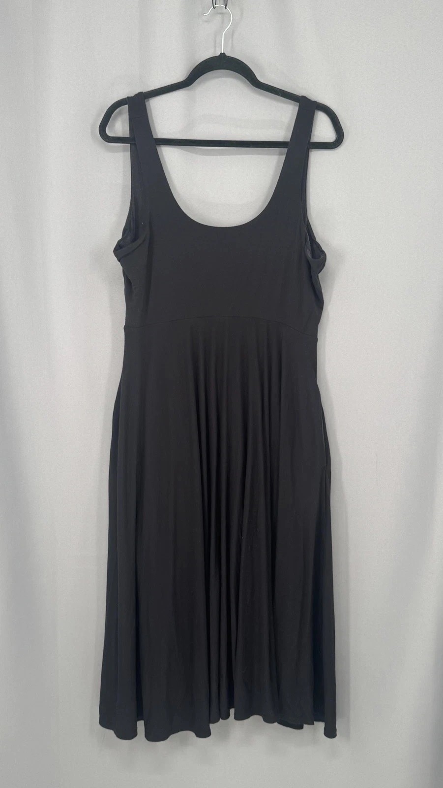 Athleta Dress Womens XL Gray Scoop Neck Sleeveless Fit & Flare Midi Lined