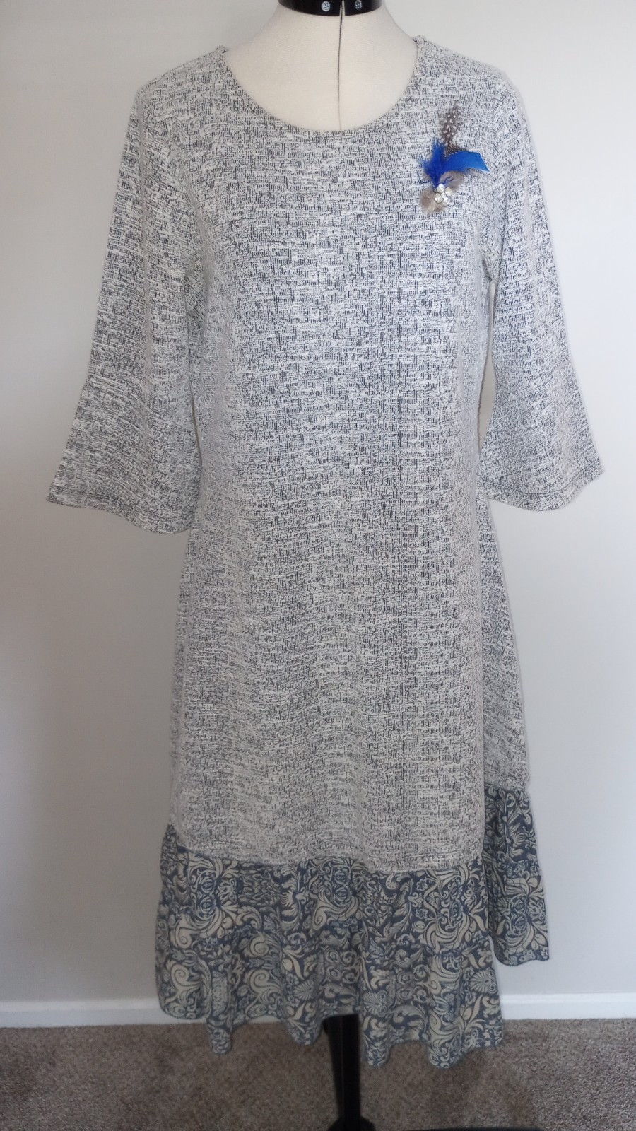 Chicoree Gray Dress Women`s with 3/4 Sleeves size M ruffle feather decoration