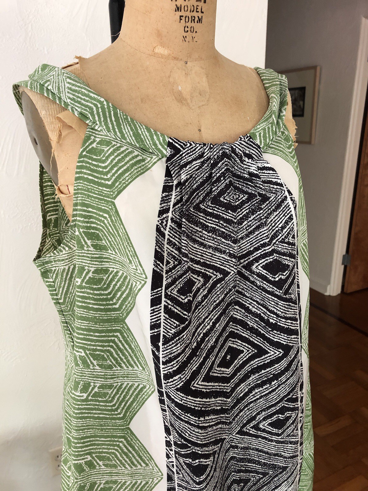 Green Black Tiki Chevron on White Silk BANANA REPUBLIC Shift Tank Dress XL NWT