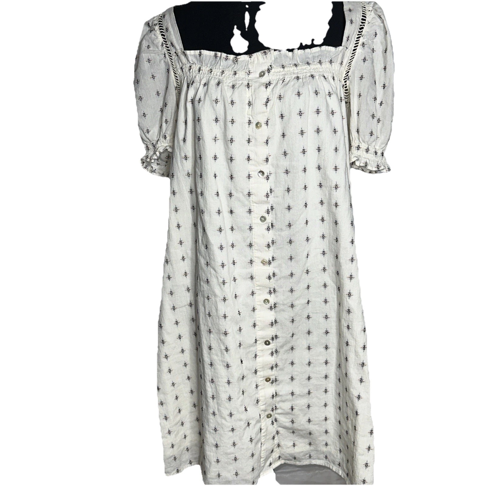 Embroidered lightweight mididress size MEDIUM Cream button down square neck