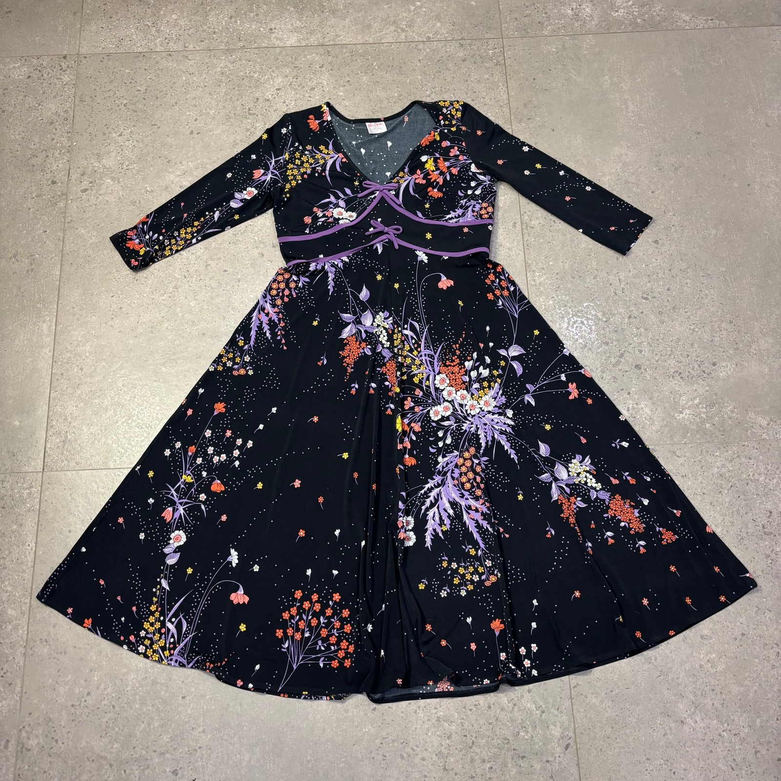 Leona Edmiston Frocks Women’s Dress Size 2 Black Floral Long Sleeve V-Neck