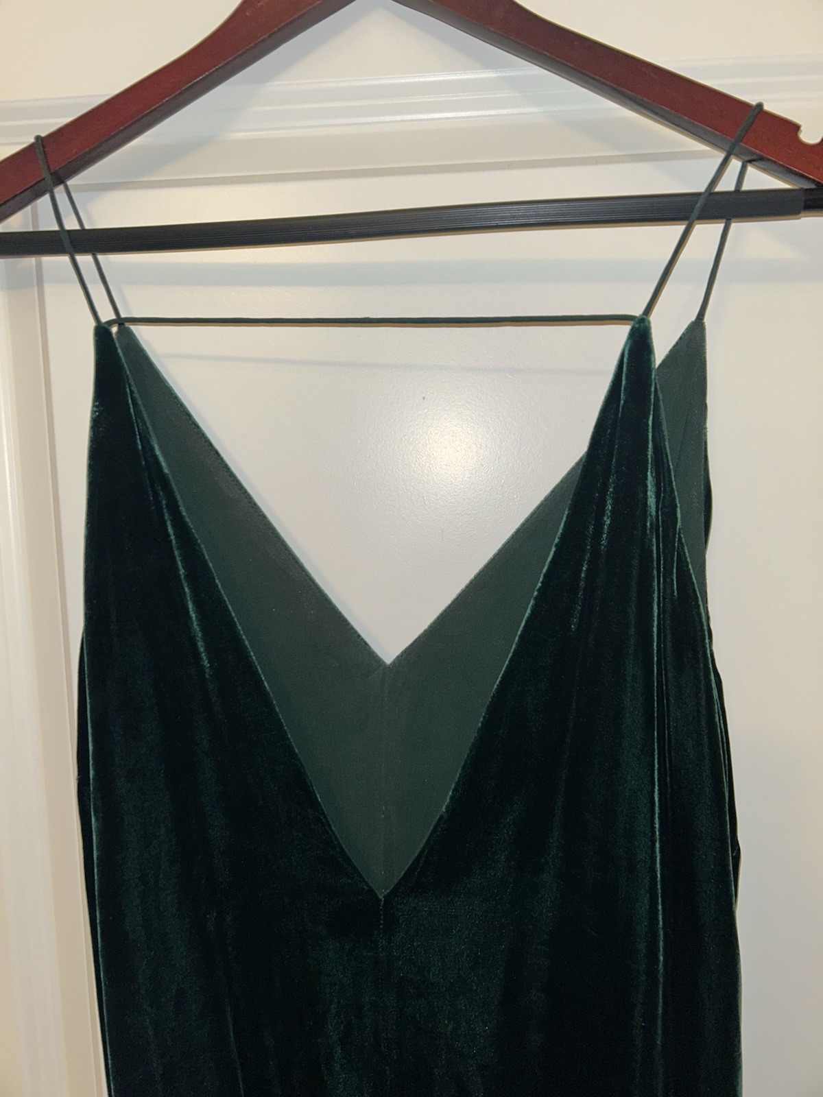 BCBGMAXAZRIA “Mallory” Emerald Green Evening Gown – M – Silk Velvet Slit Dress