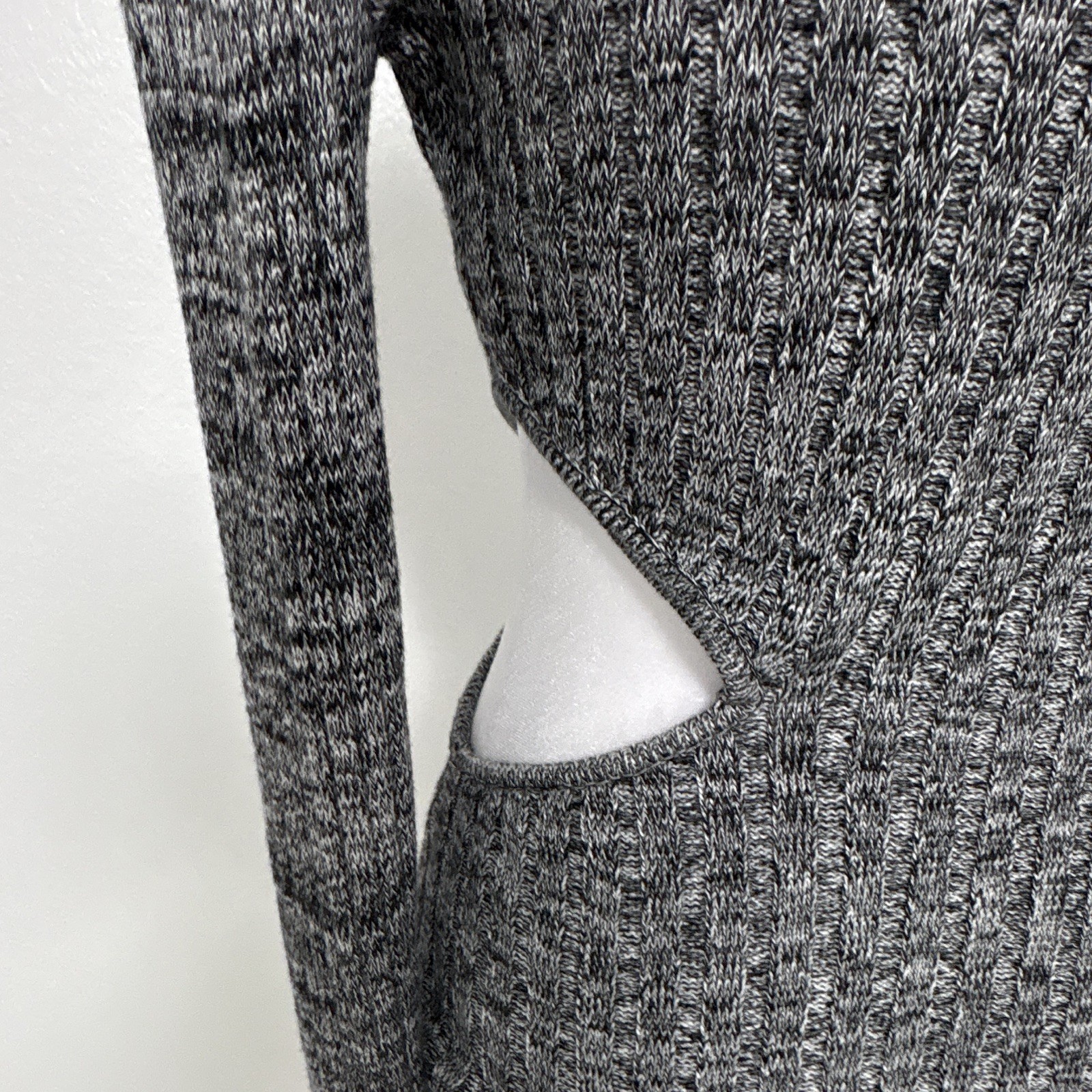 FOREVER 21 S Black Solid Ribbed Knit Cut-Out Round Neck Long Sleeve Bodycon