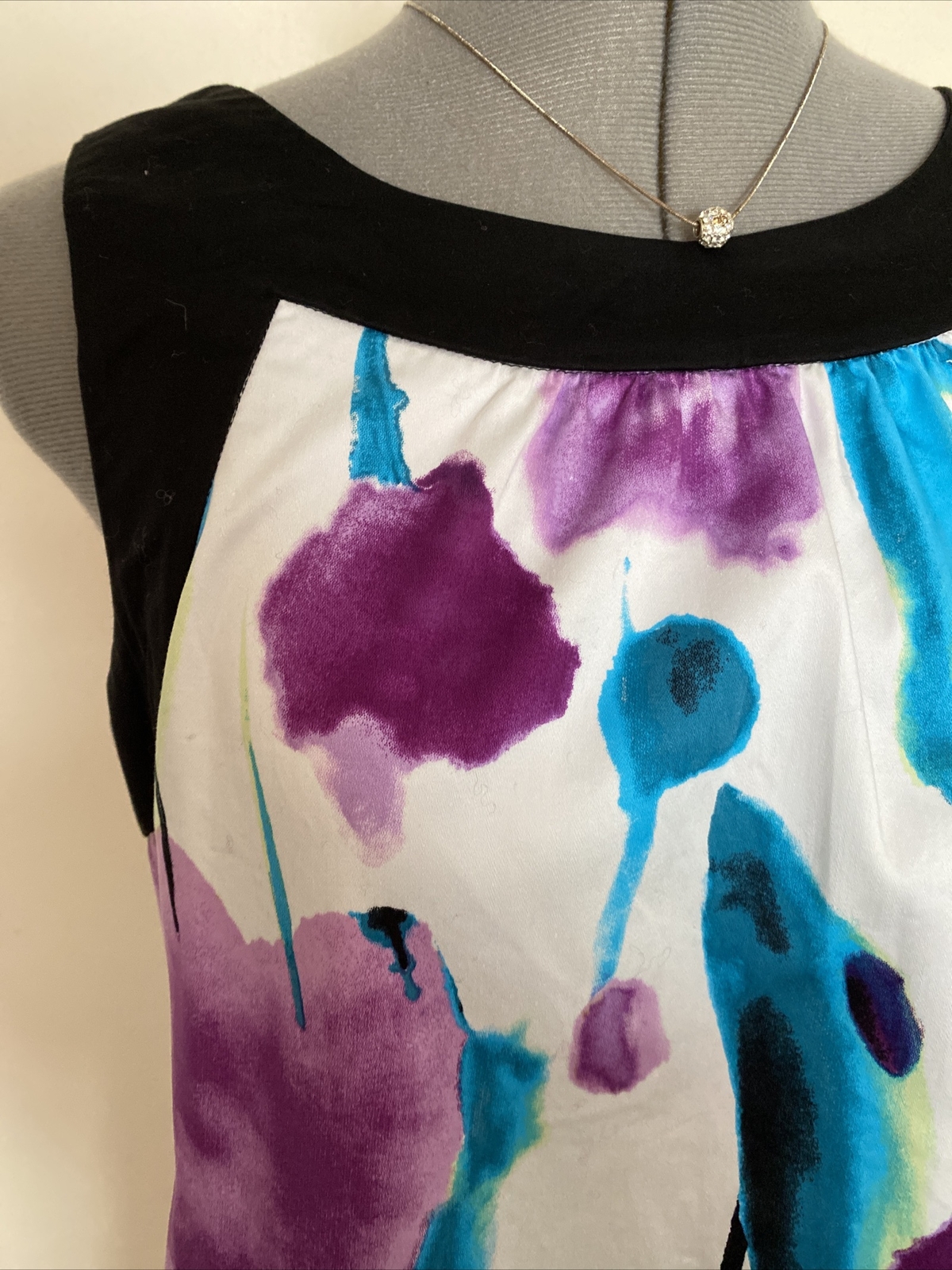 AGB sleeveless dress. size 8. Pockets. Across Chest17.5. Hips 19 In. NWOT