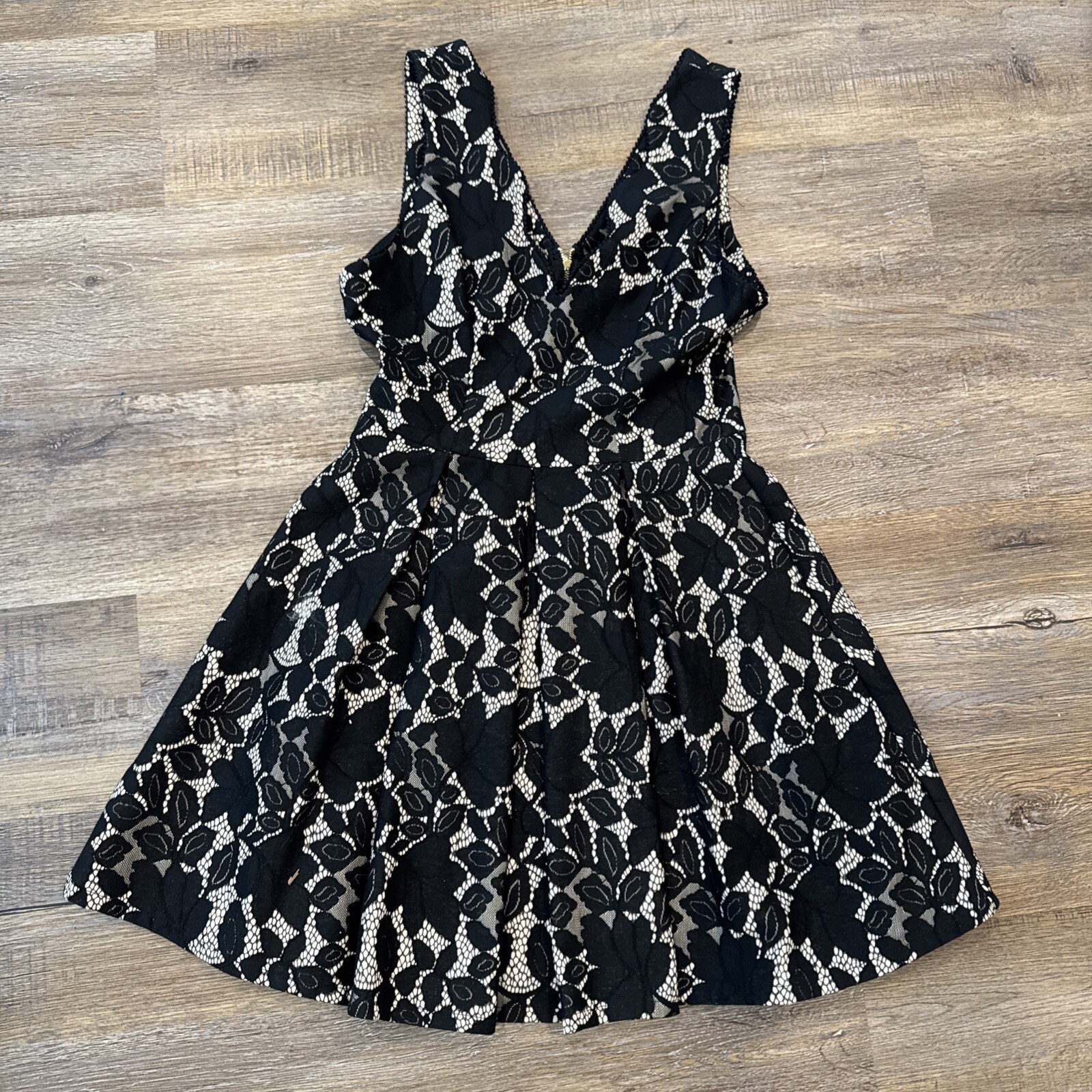 She+Sky dress Size medium Very Classy Dress