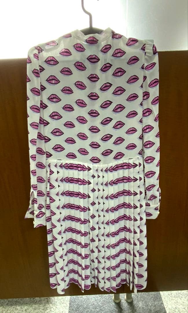 USED E9 PRADA ITALIAN-MADE LIP PRINT BOW TIE PLEATED DRESS VERYGOOD