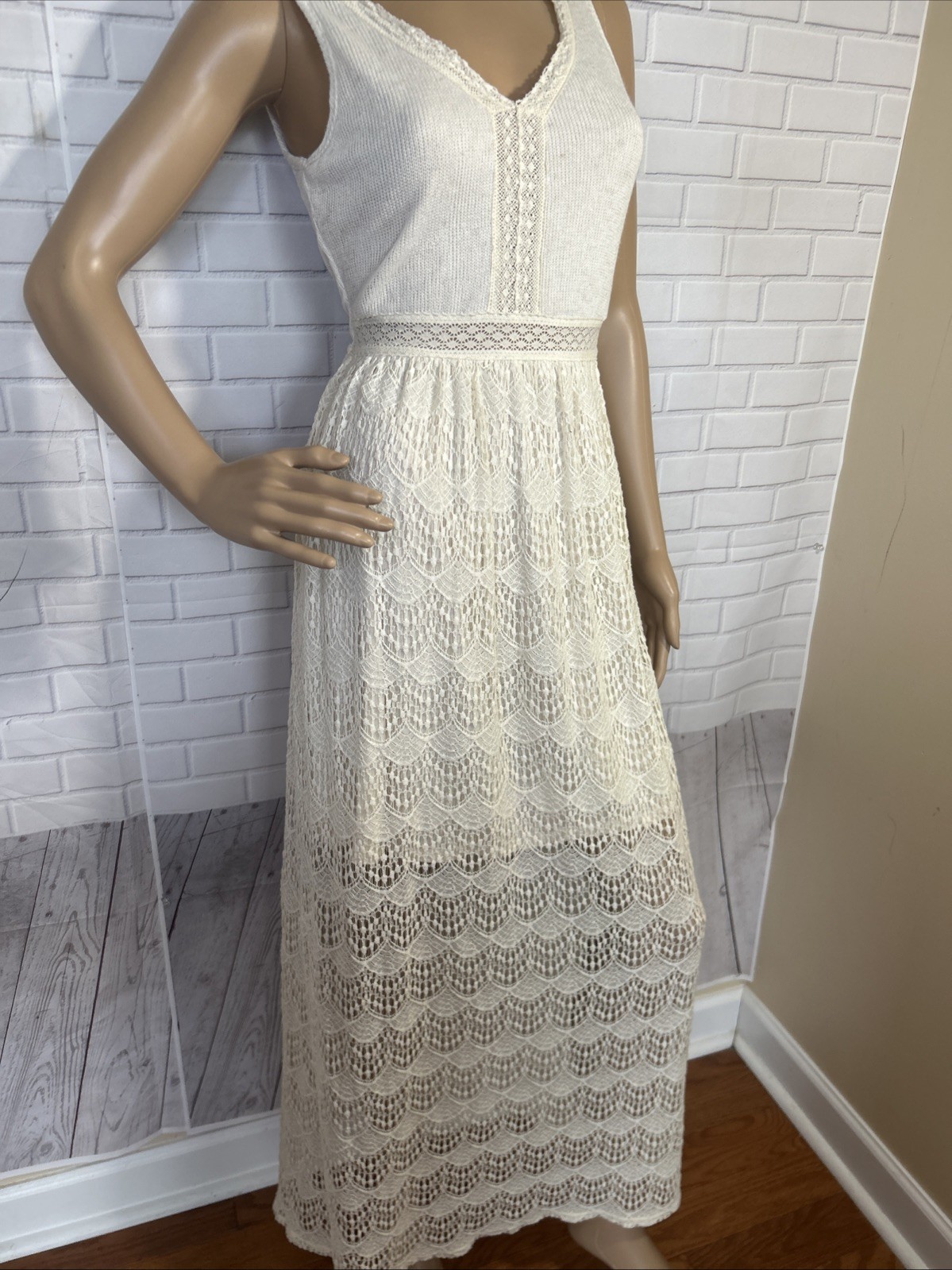 Monteau Los Angeles Women’s Cream Lace Sleeveless Maxi Dress Size S