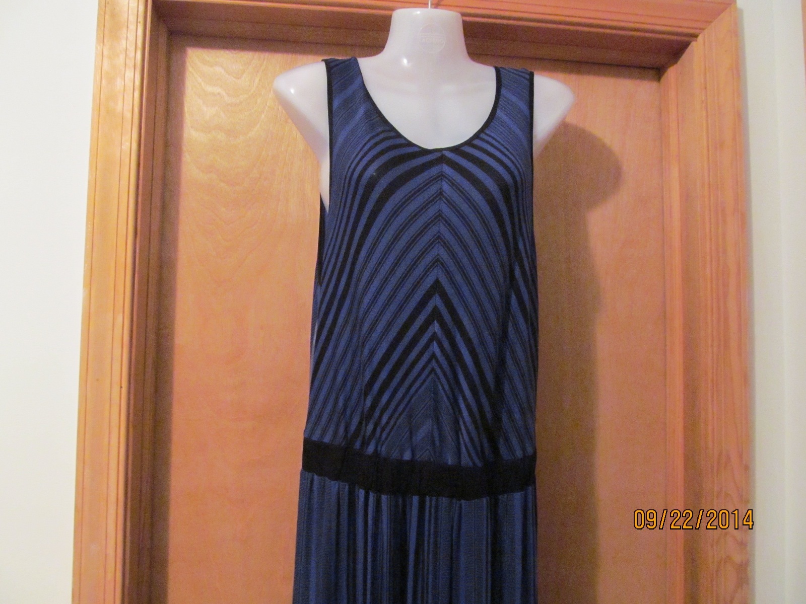 Sleeveless Maxi Dress MD Daisy Fuentes Blue Black Striped 96% rayon 4% spandex