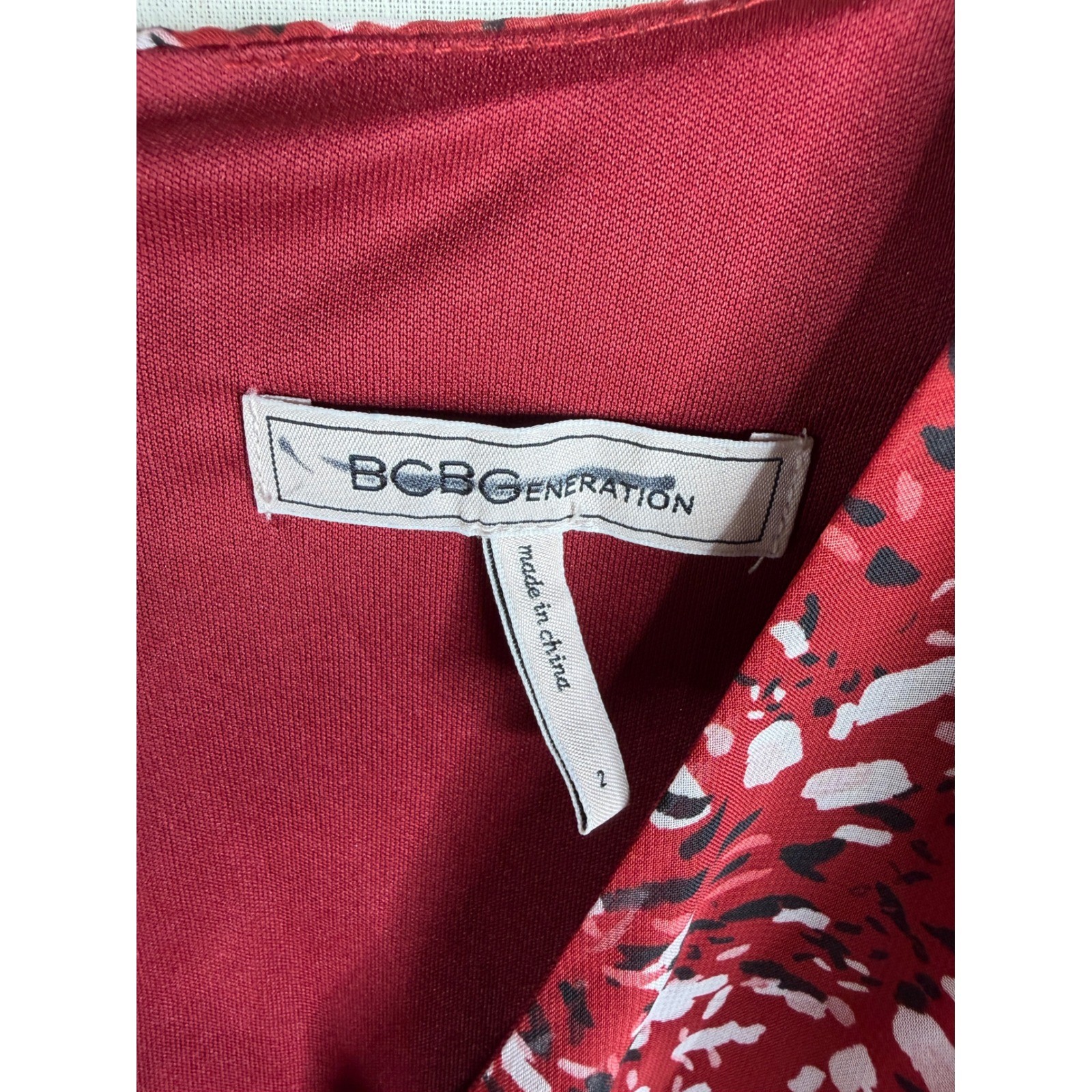 BCBGeneration Flutter Sleeve Ruched Front Ruffle Hem Dress Size 2 Red Print