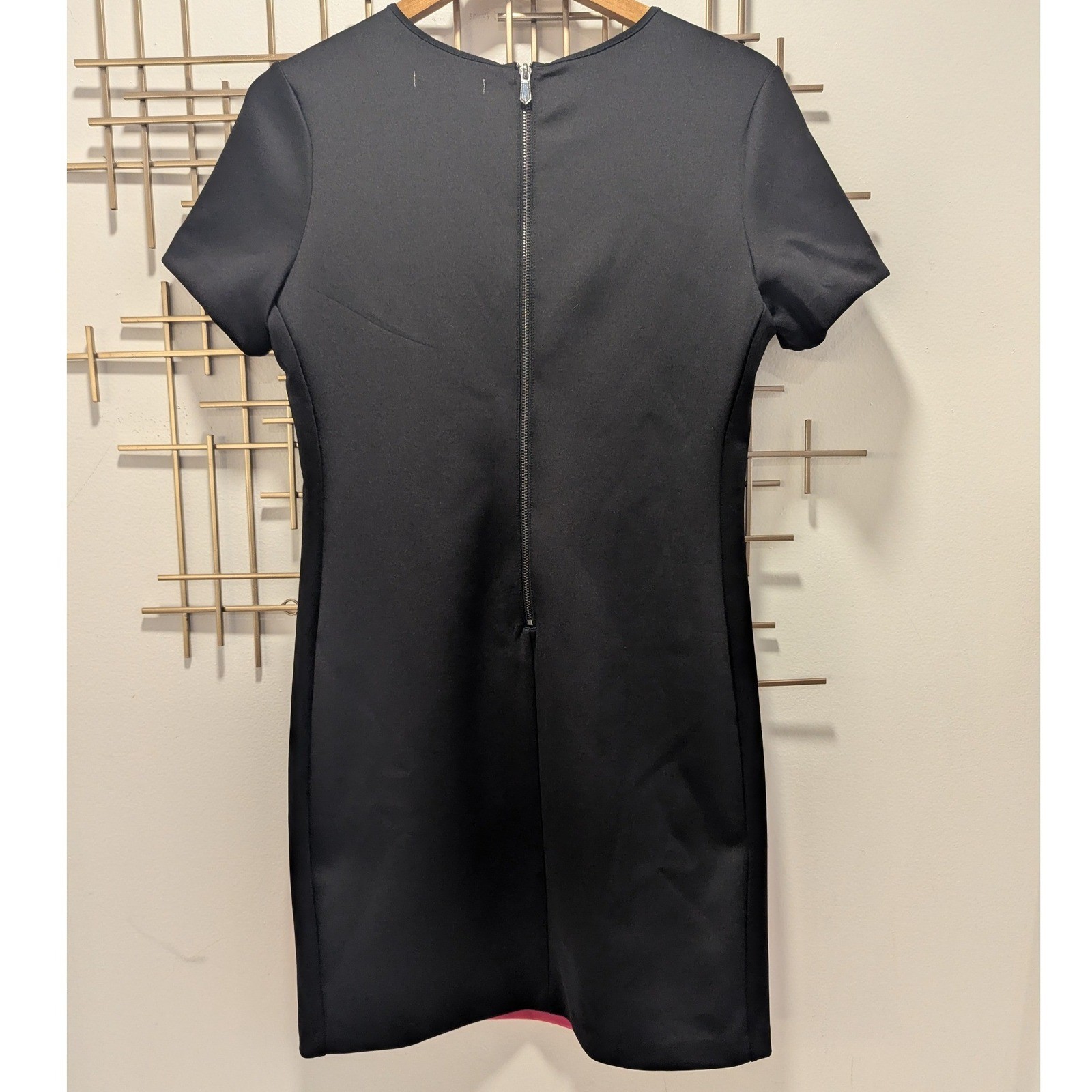 REED Black Red Pink Stripe Short Sleeve Scuba Sheath Dress Women’s Sz M Fitted