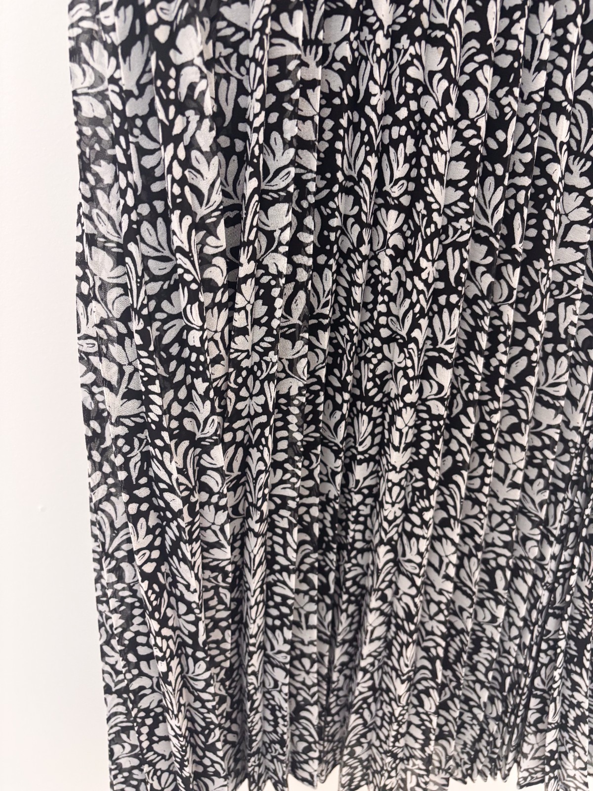 Hatley XS Black White Floral Pleated Dress Ruffle Sleeve Lined Women’s