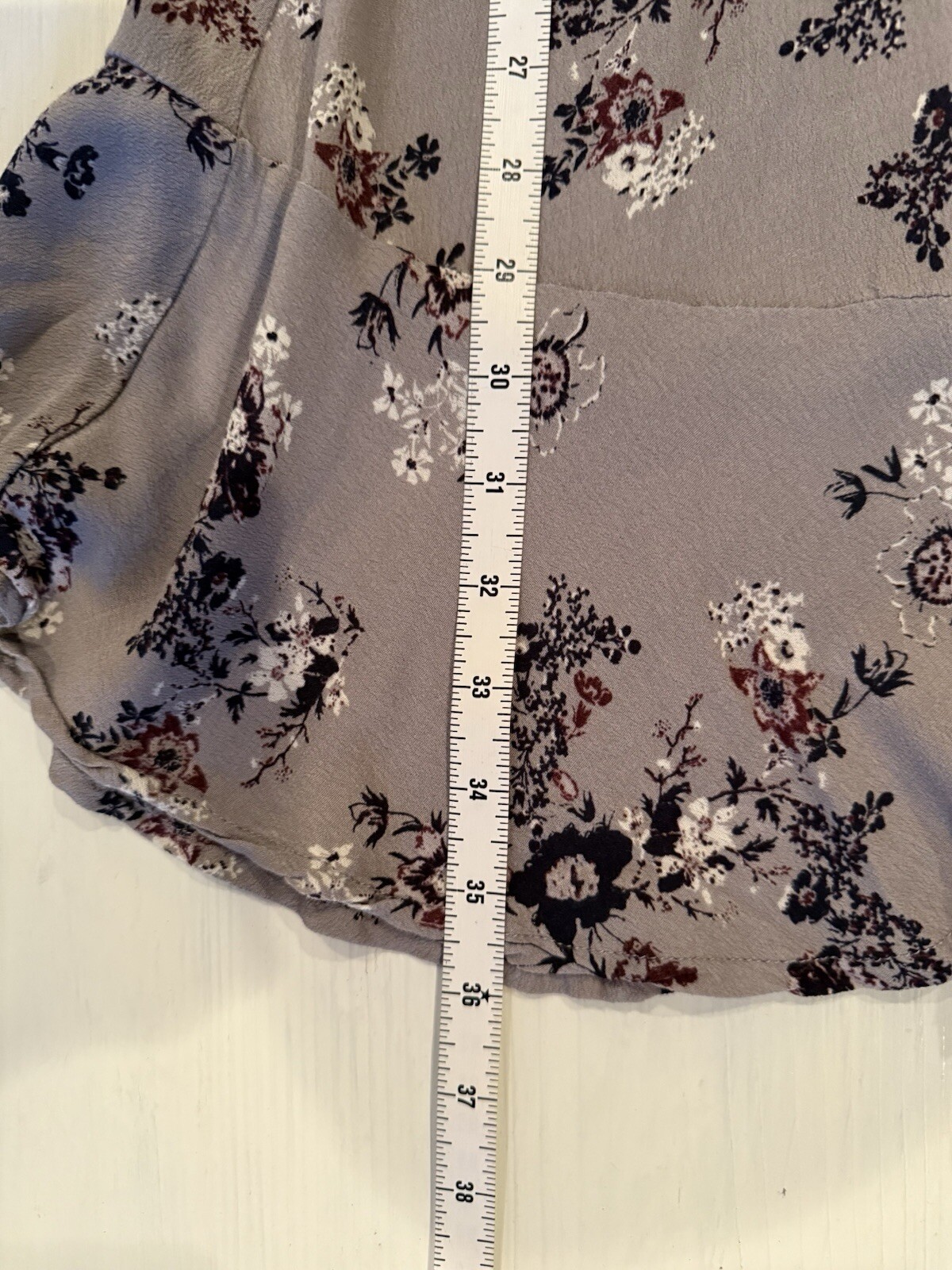 Astr The Label Floral Mini Dress SM Long Sleeve V Neck Gray & Purple Revolve EUC