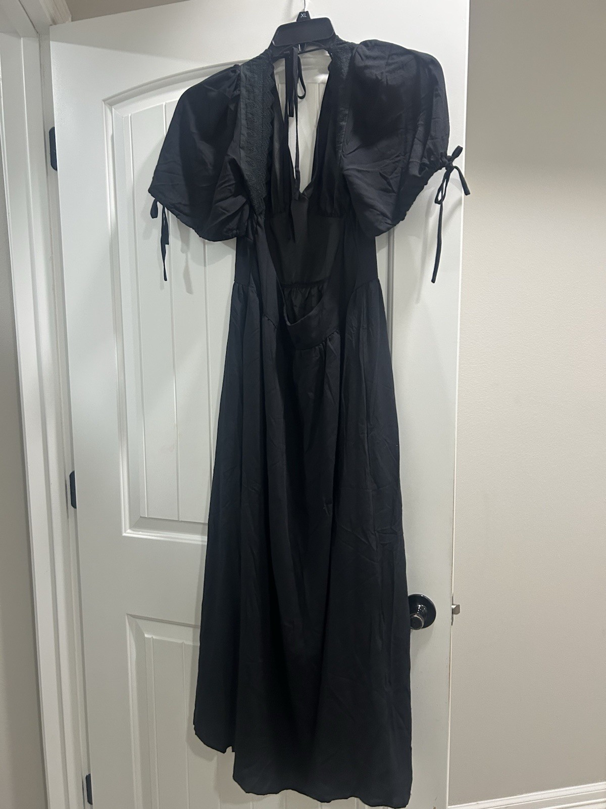 Women’s Black backless Dress M V-Neck Puff Sleeves Lace Tie Back