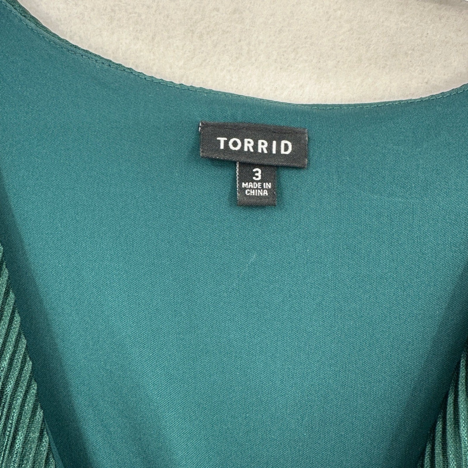 Torrid Size 3X Emerald Green Pleated Midi Dress Plus V Neck 3/4 Sleeve Office