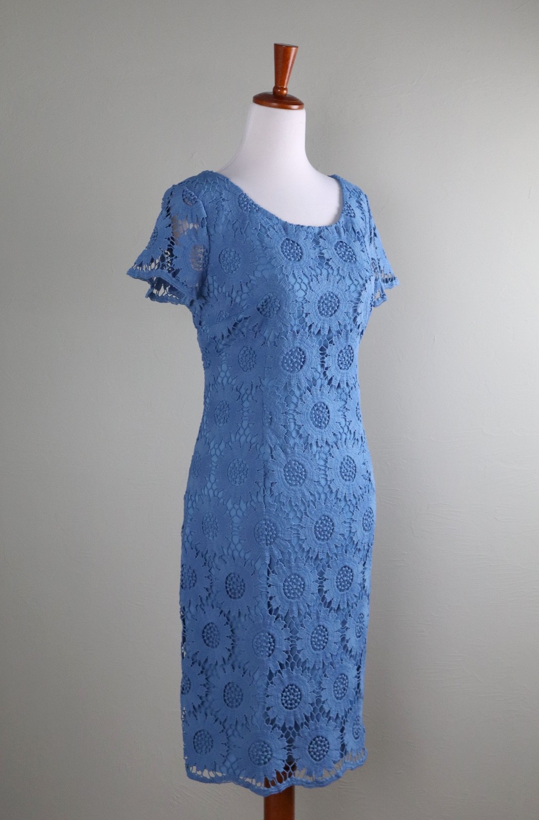 TALBOTS NWT $189 Blue Embroidered Floral Lined Shift Sheath Dress Size 8