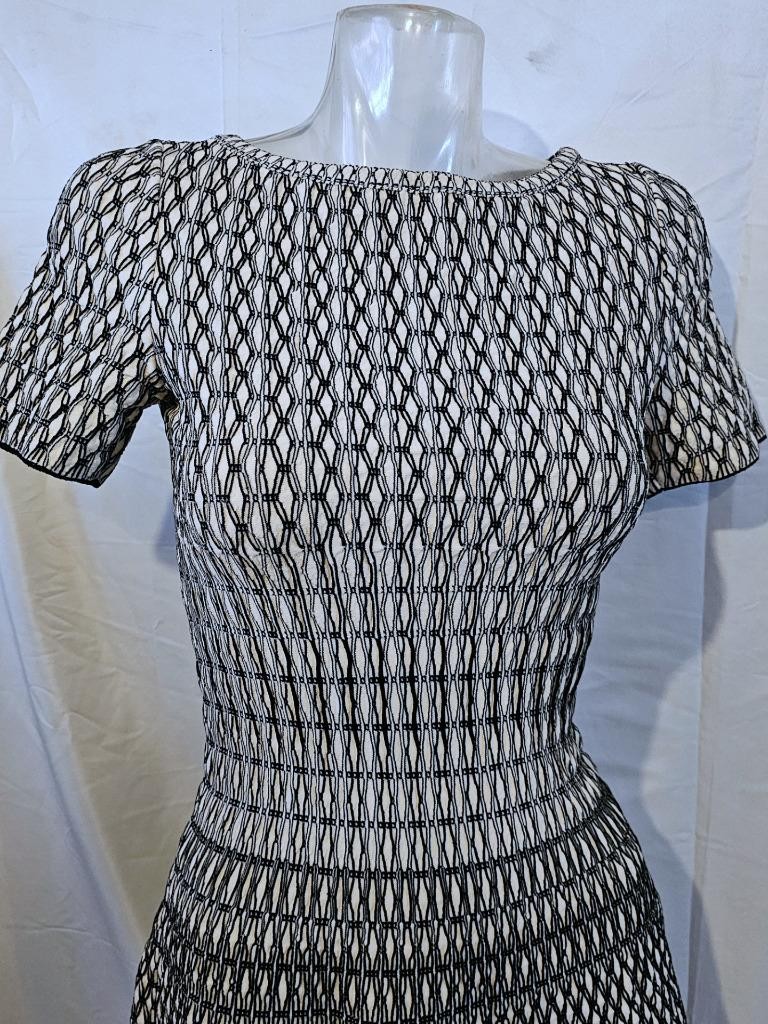 ALAÏA Paris Bodycon Short Sleeve Honeycomb Knit Silk Blend Dress – M (42)