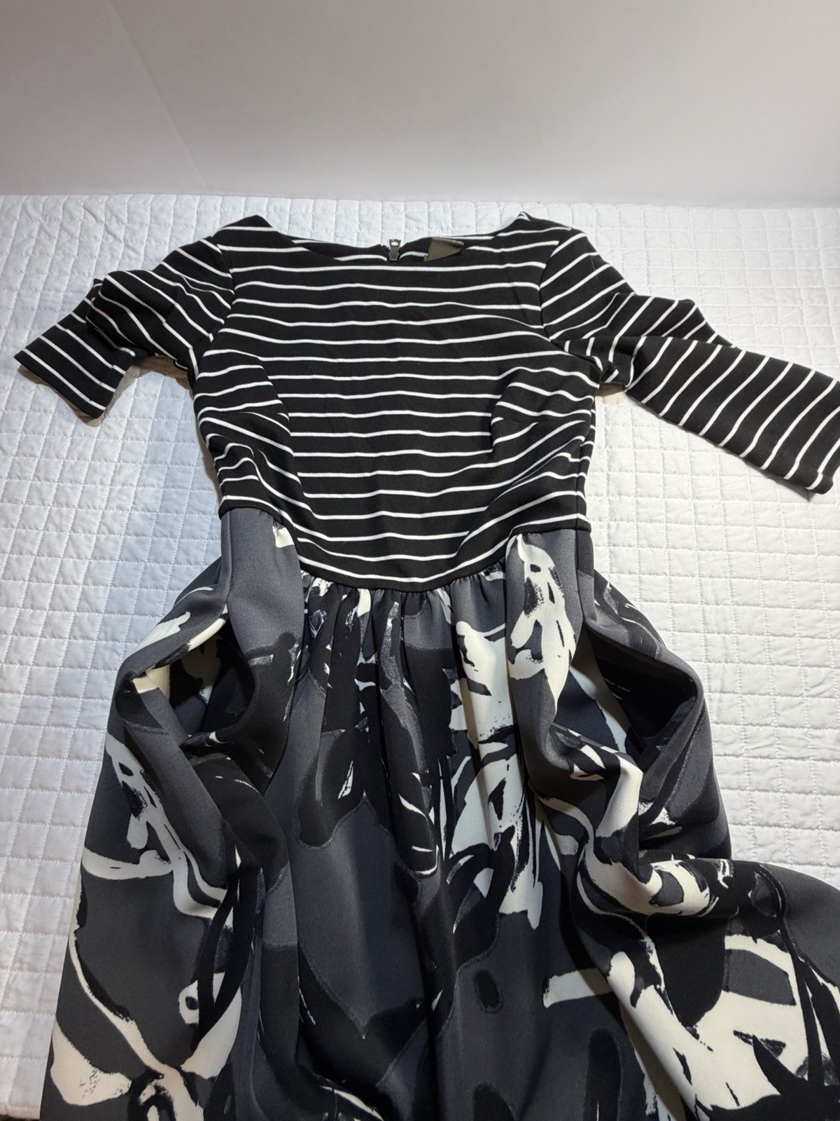 Taylor Size 6 Black/White/Floral Fit &Flare Stripe 3/4 Sleeve w/ pockets