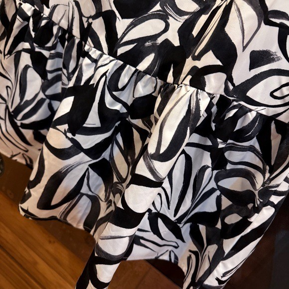 Emma & Michele Black and White Leaf Pattern Dress XL