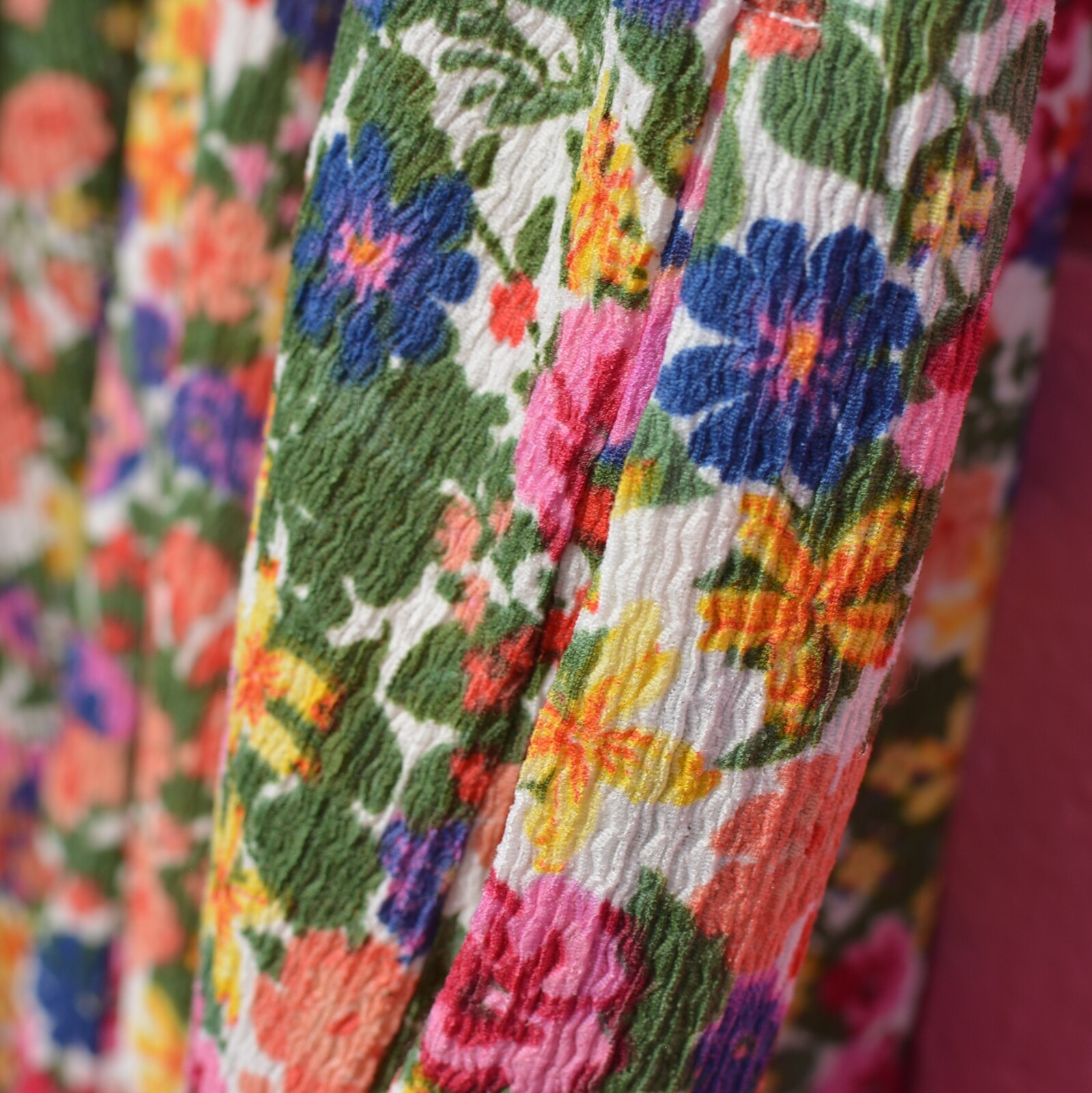 #146 2X (18/20) Cato Flutter Sleeve Multicolor Rainbow Flower Dress Pockets