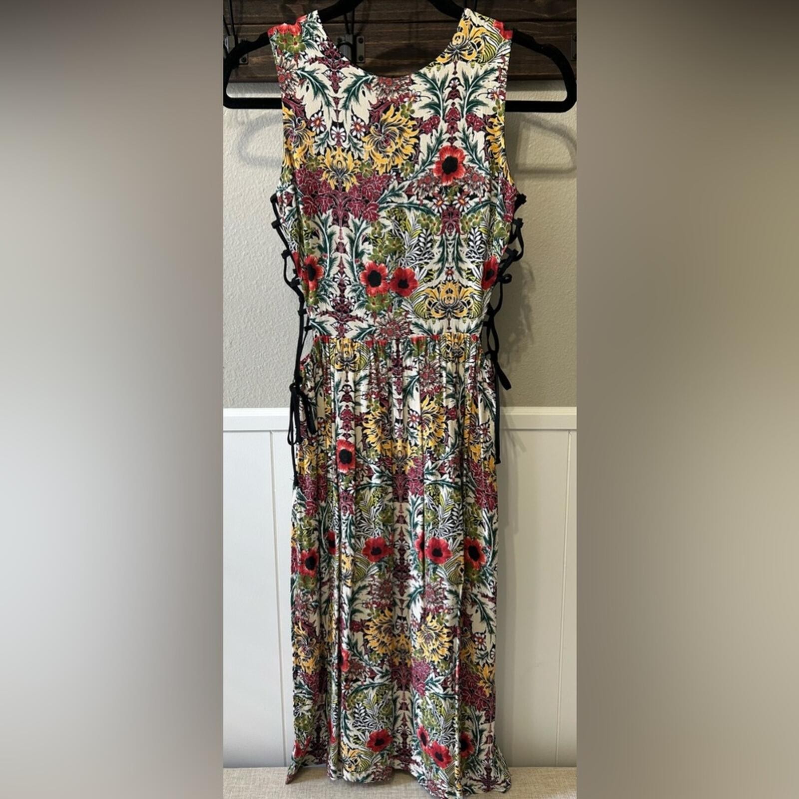 TOPSHOP Garden Floral Print Boho Peekaboo Sides Black Lace-Up Sleeveless Dress