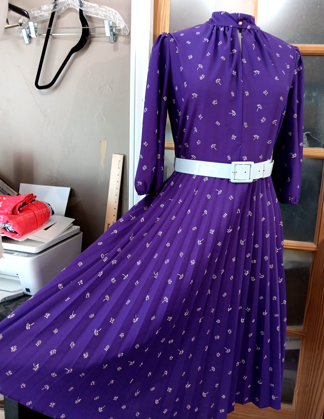Vintage Dress Pleated Skirt Belt 70s Purple Fit Flair Keyhole Neck Abstract