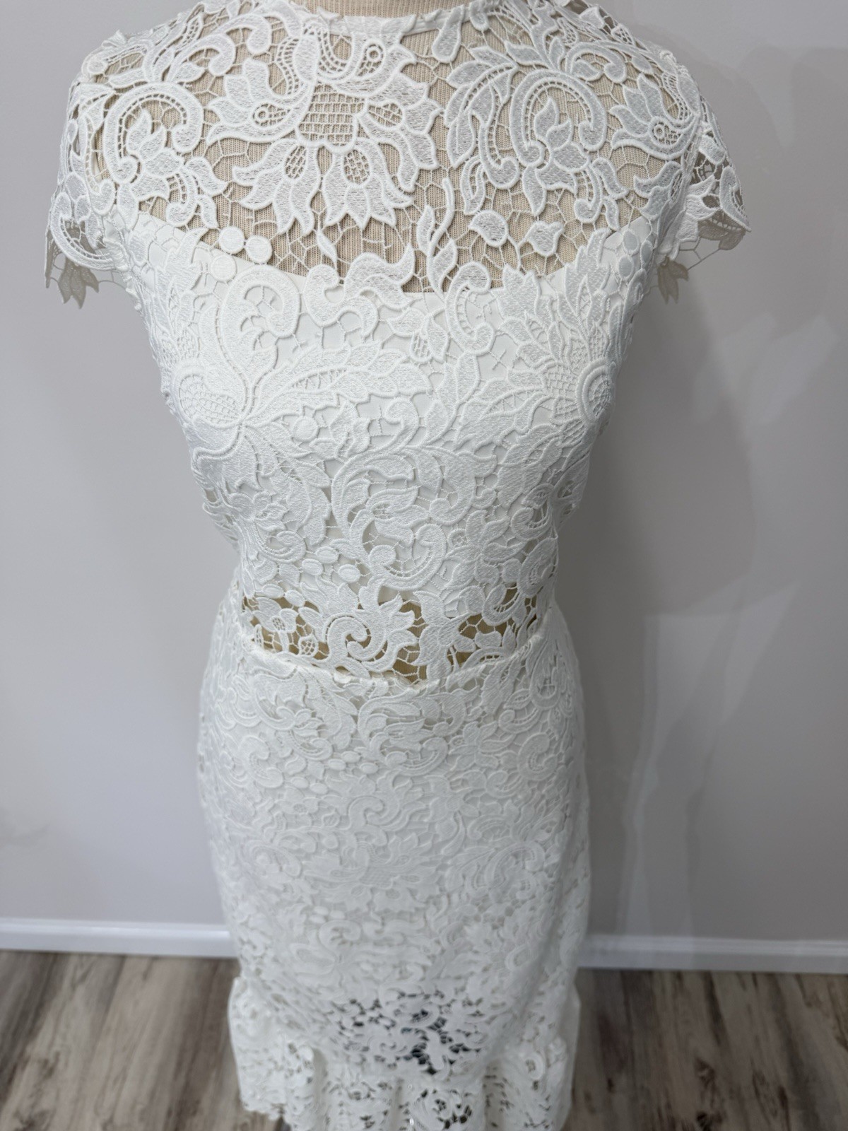 NEW the Column Lace Dress in White Size M