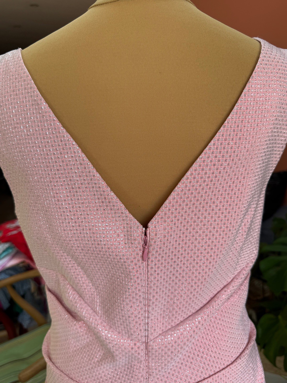 Incredible TALBOT RUNHOF Pink & Silver Fitted Drape Pencil DRESS UK 14, US 10 *H