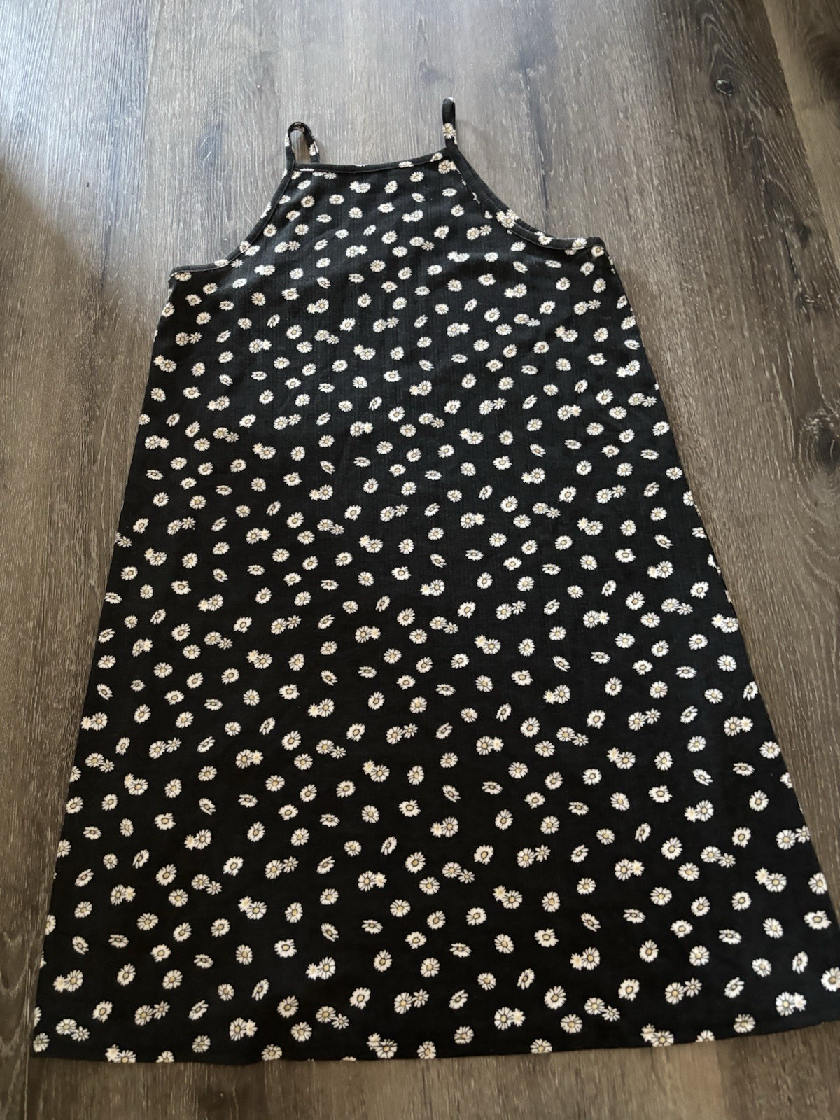 EUC So brand Woman’s Size Med Black w/Daisies Sundress Lightweight