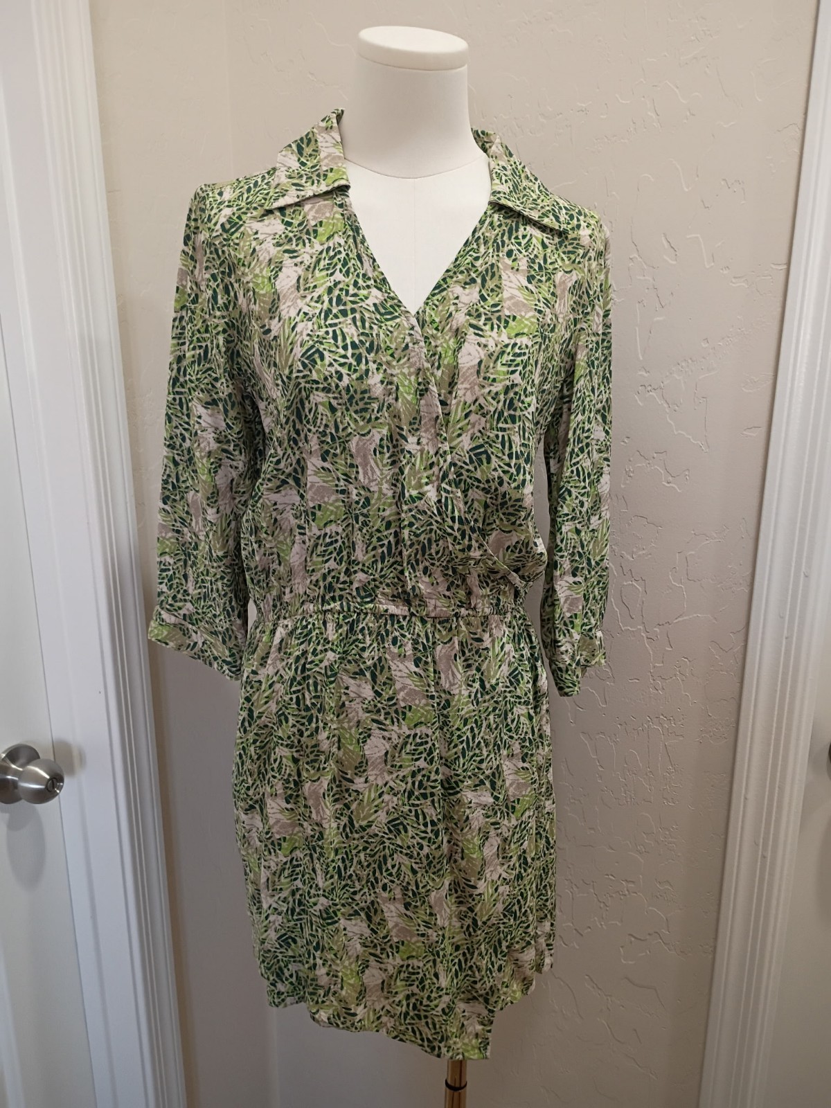 CAbi Sz M Green Floral Leaf Print Shirt Dress Faux Wrap VNeck 3/4 Sleeve Spring