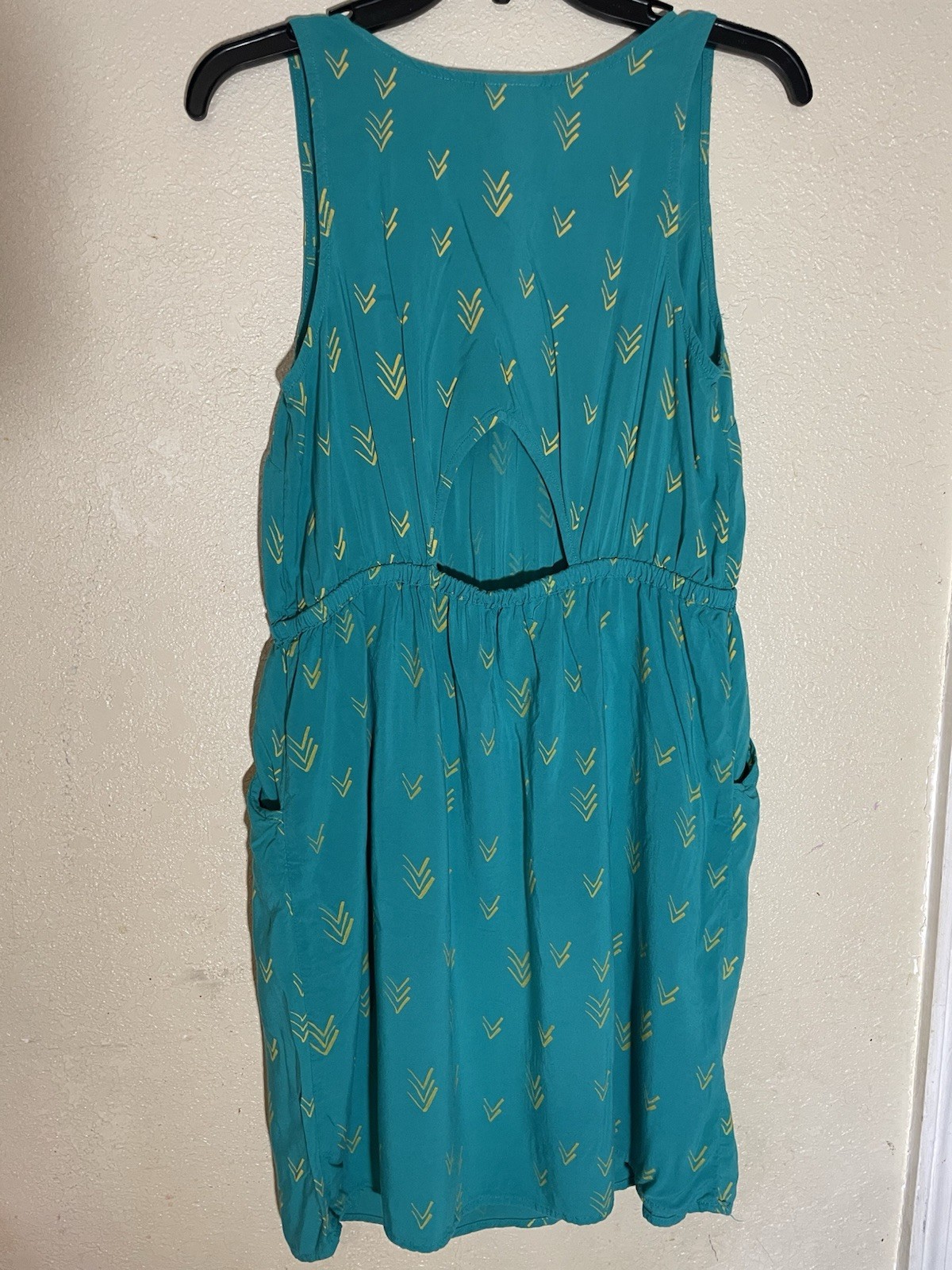 Mossimo Women’s Sleeveless Backless Knee-length Dress size M, Green