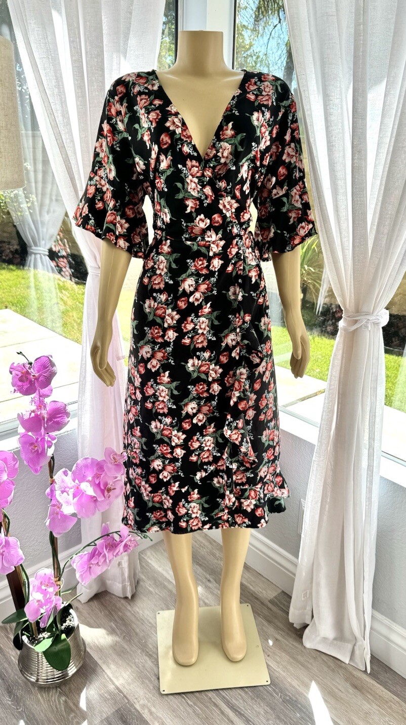 AX PARIS CURVE Black Rose Print A-Line Dress Size 20 V-Neck Short Bell Sleeve