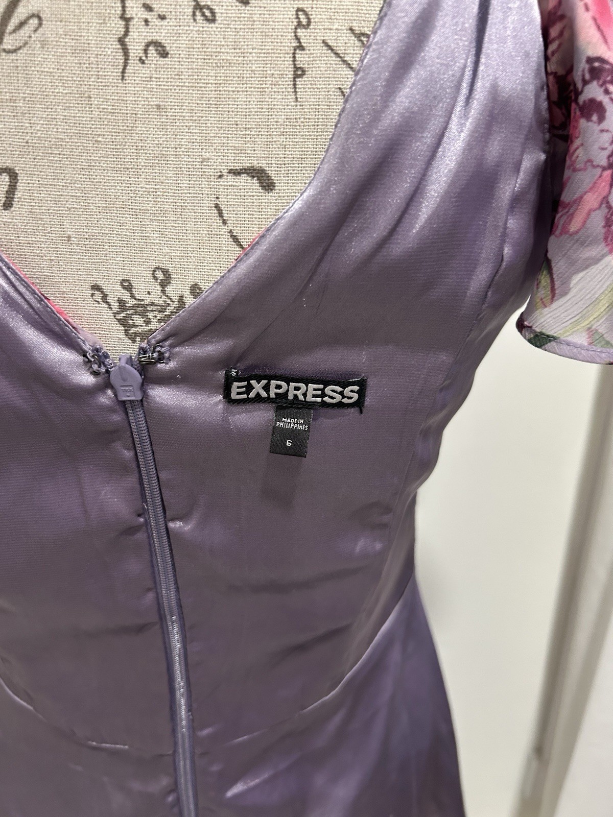 Express Lavender Floral Midi Dress Pink Accents V-Neck Flutter Short Sleeve 6