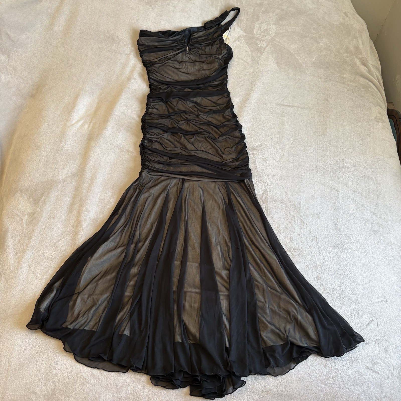 B. Darlin Women’s Medium Black One Shoulder Ruched Chiffon Long Gown