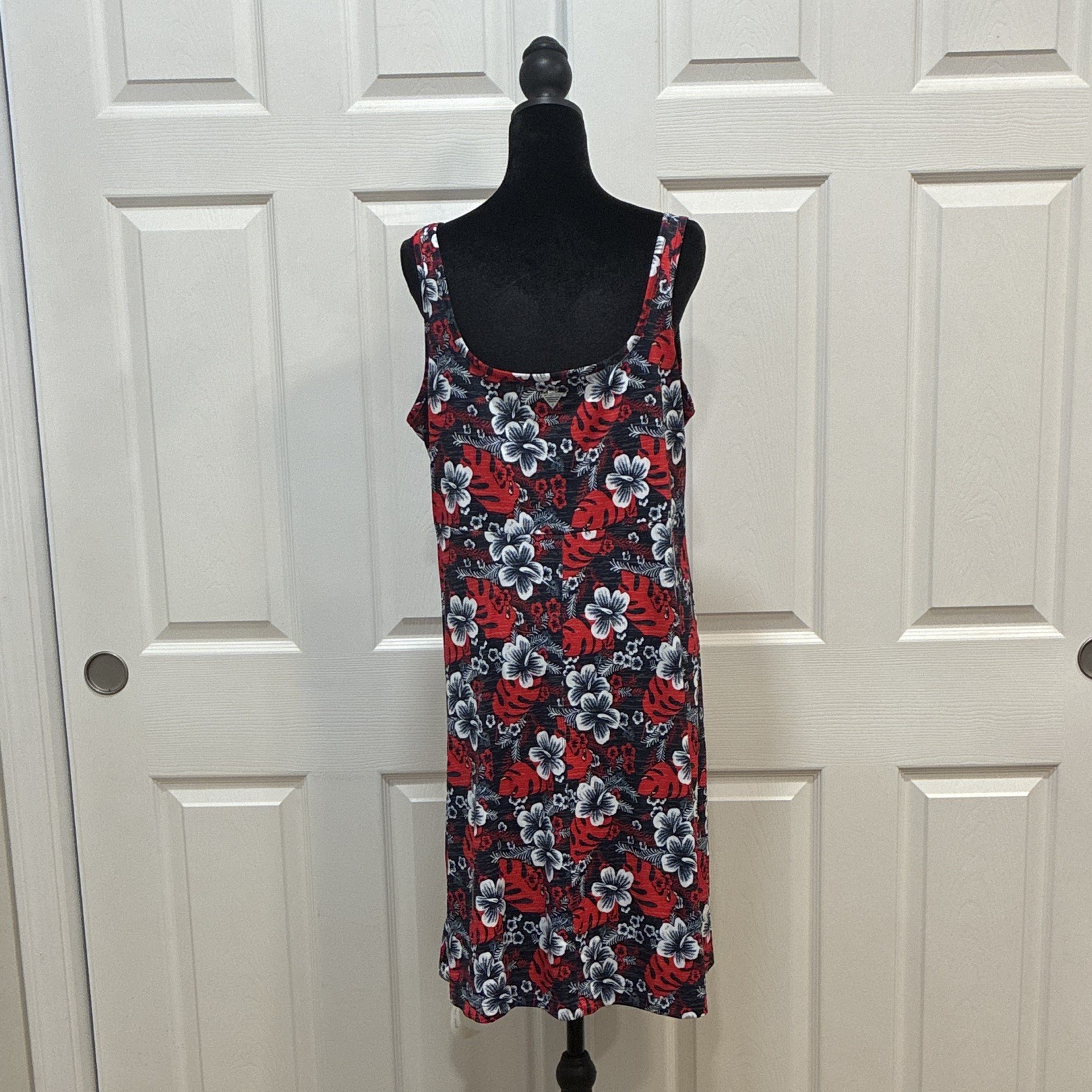 Colombia Shift Dress Sleeveless Scoop Neck Knee Length Floral Red Black White