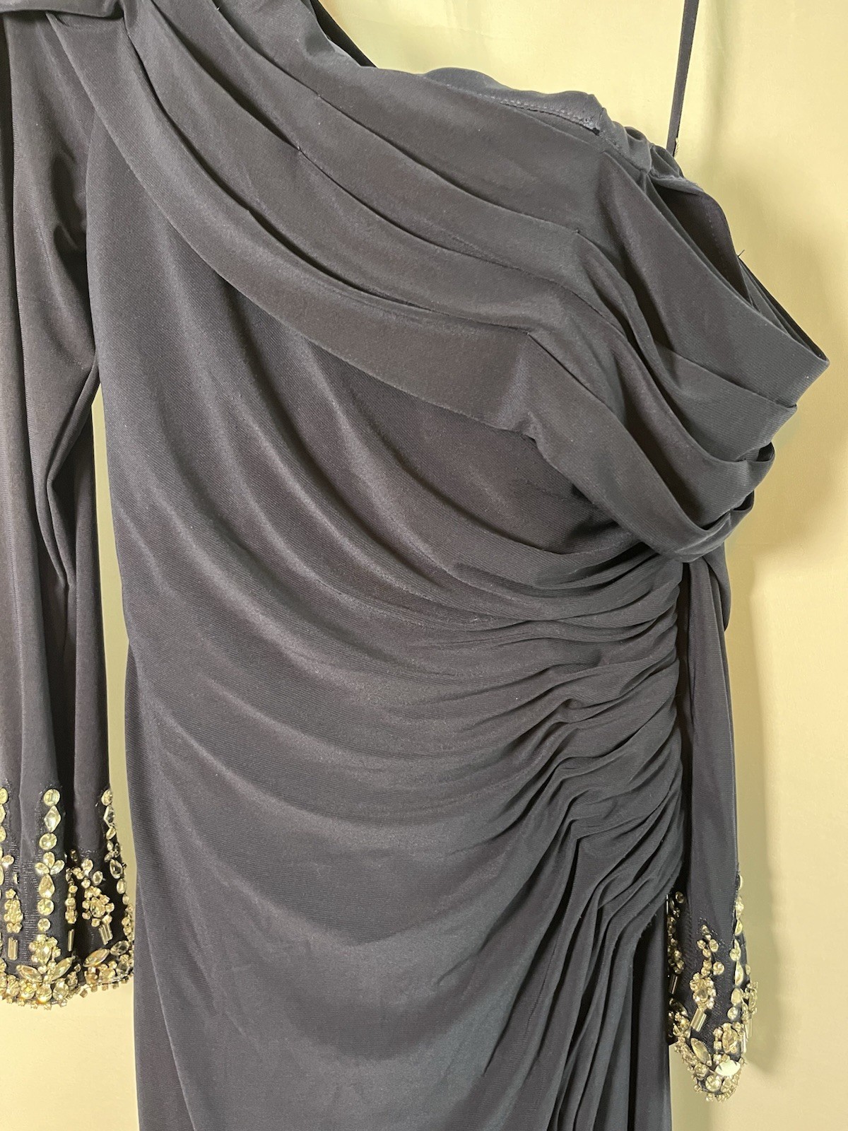 Mac Duggal Beaded Cuff Drop One Shoulder Jersey Ruched Side Slit Gown Sz 4
