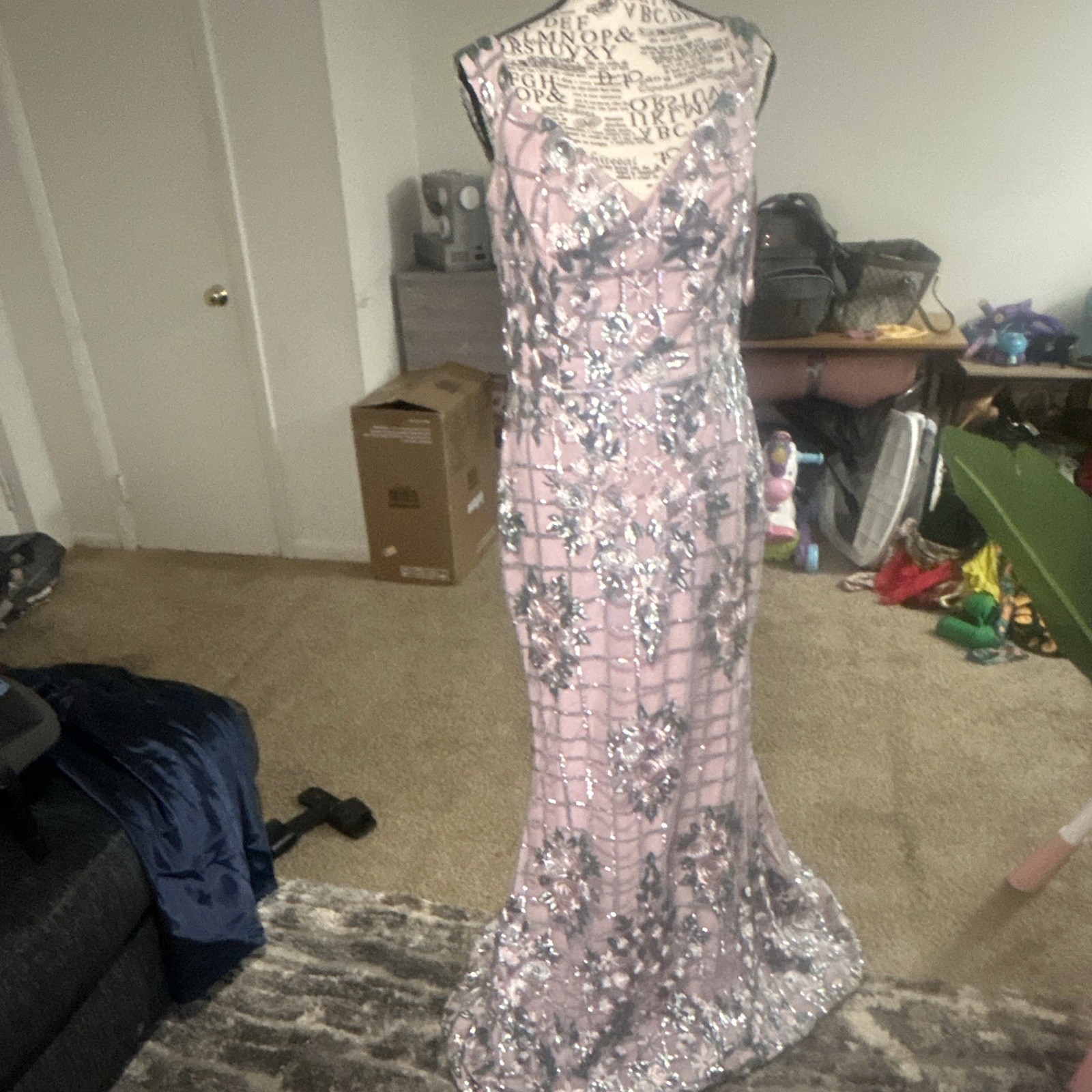 Portia And Scarlett Women’s Pink Silver Sequin Floral V-Neck Long Gown 12