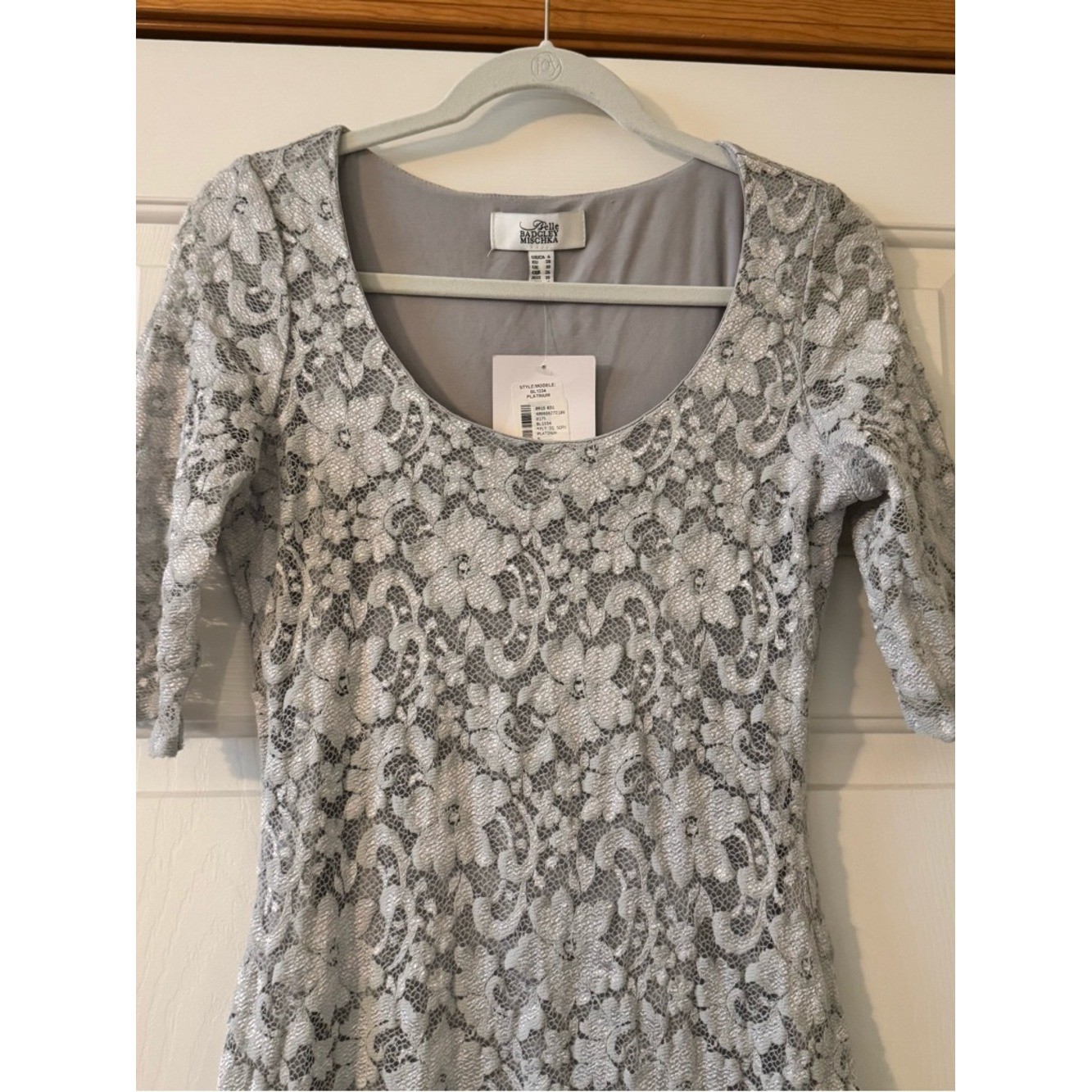 Belle Badgley Mischka size 6 lace bodycon midi dress