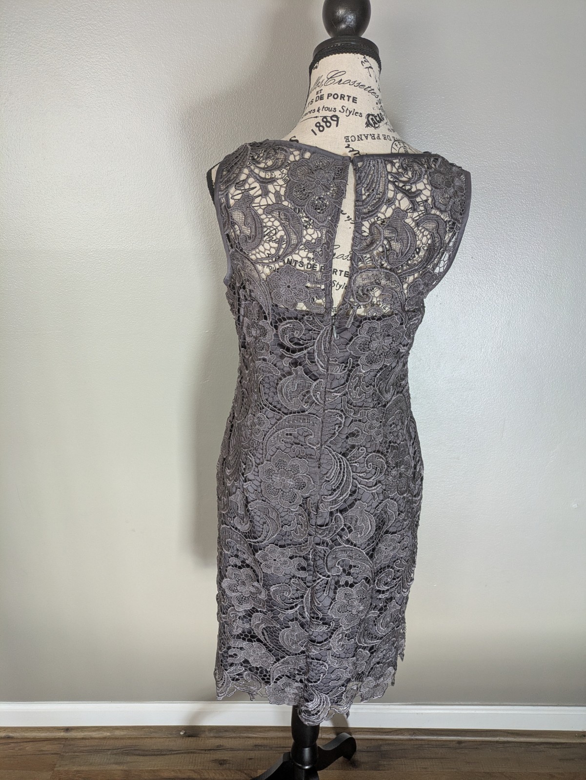 Adrianna Papell Evening Illusion Bodice Lace Sheath Dress Women’s Size 8 Gray