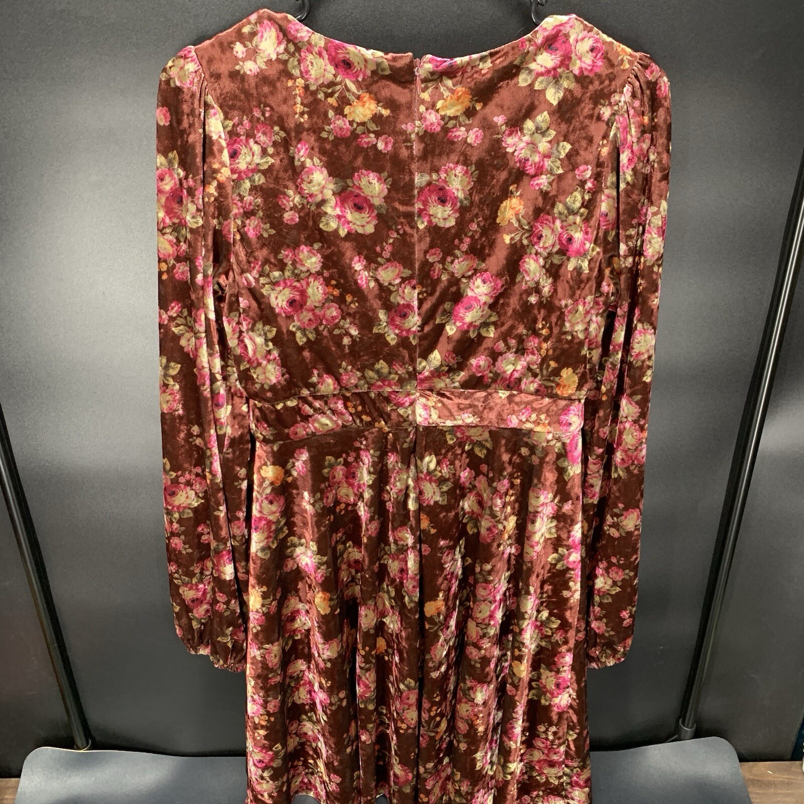 In-Loom Brown Velvet Rose Pattern V-Neck Long Sleeve Dress Women Size Small. E6