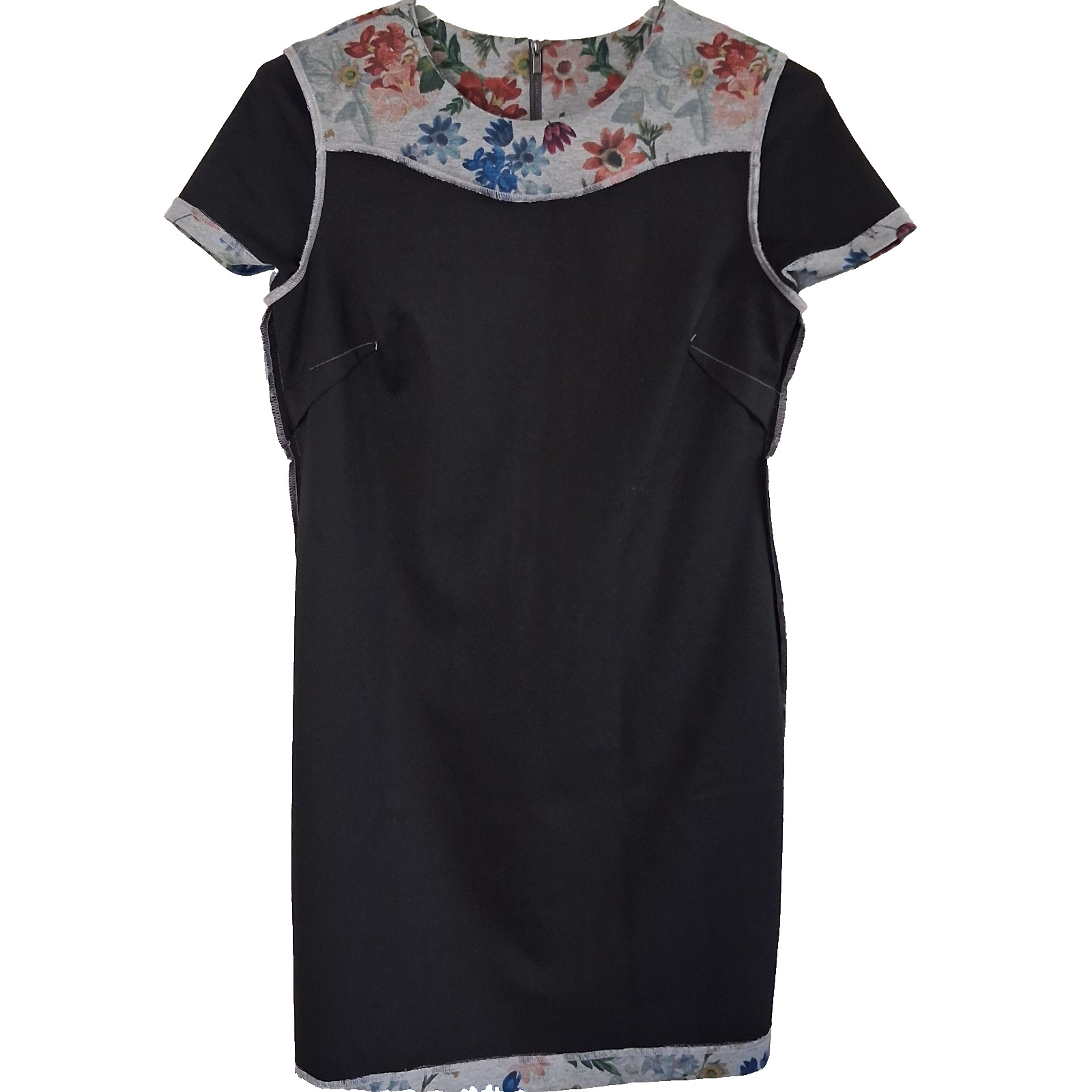 Calvin Klein Elegant Classic Sheath, Round Neckline, Short Sleeves Size 6