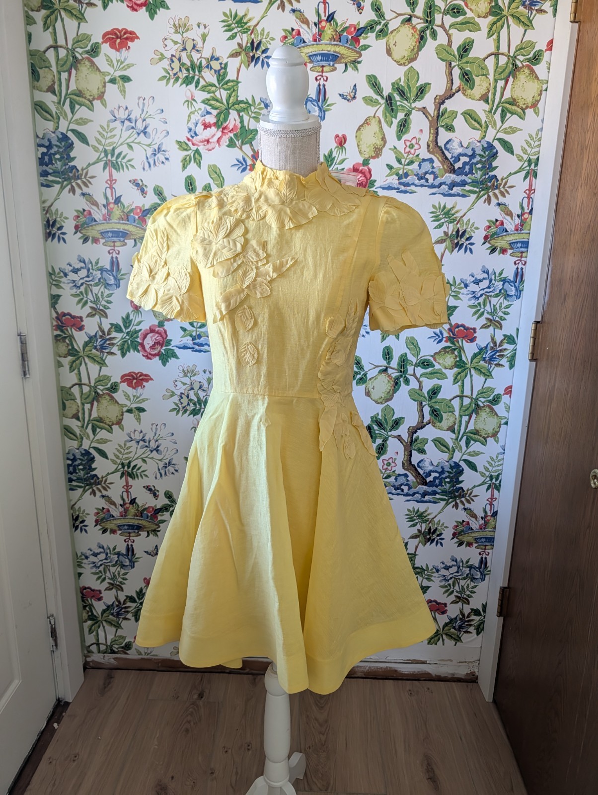 Antonio Melani Yellow Iris Linen Mock Neck Mini 3D Floral Applique Dress sz 10